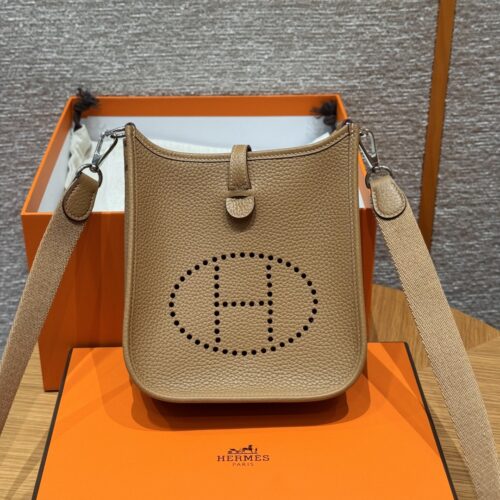 Alternative view of Hermès Evelyne