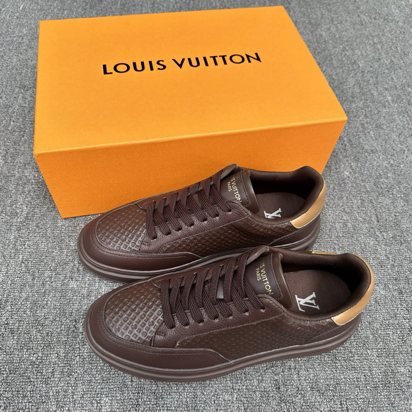 Louis Vuitton embossed Monogram low-top casual sneakers - Image 3