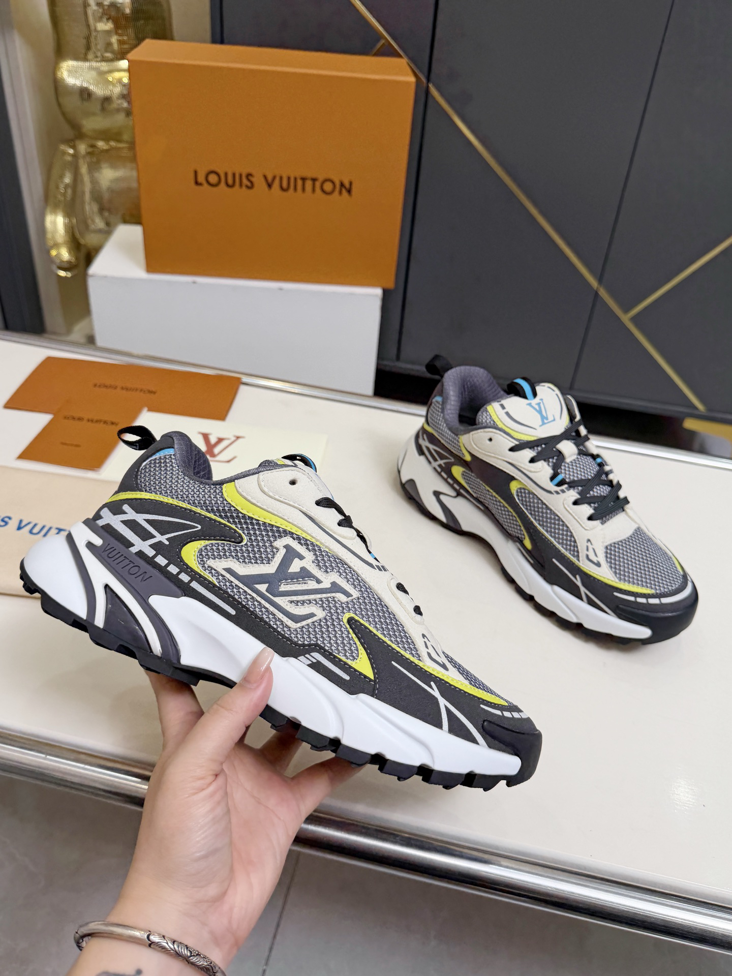 Louis Vuitton RUNNER TATIC sneakers - Image 2