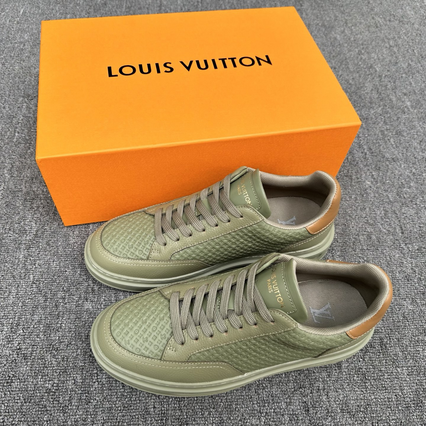 Louis Vuitton embossed Monogram low-top casual sneakers