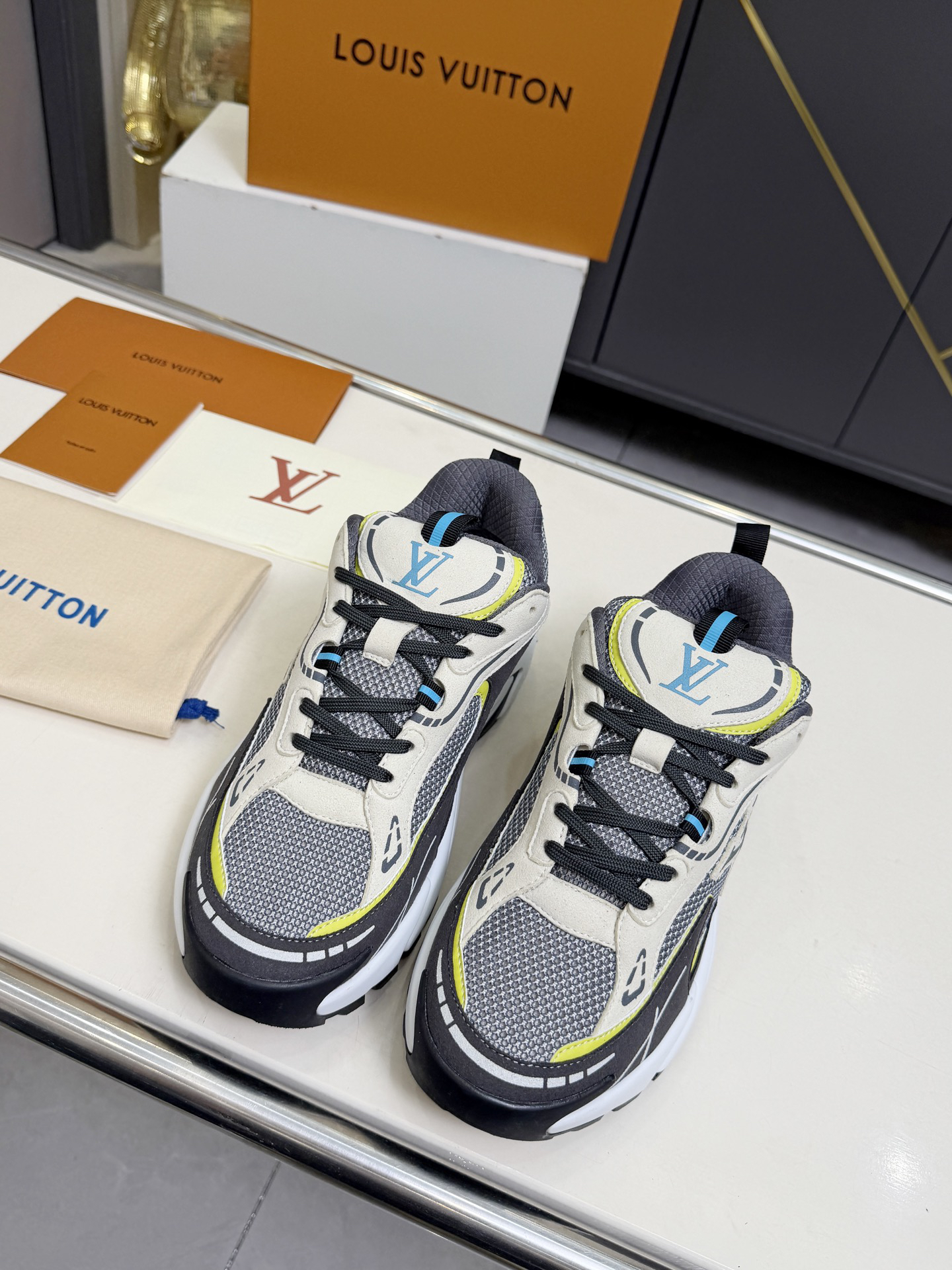 Louis Vuitton RUNNER TATIC sneakers - Image 3