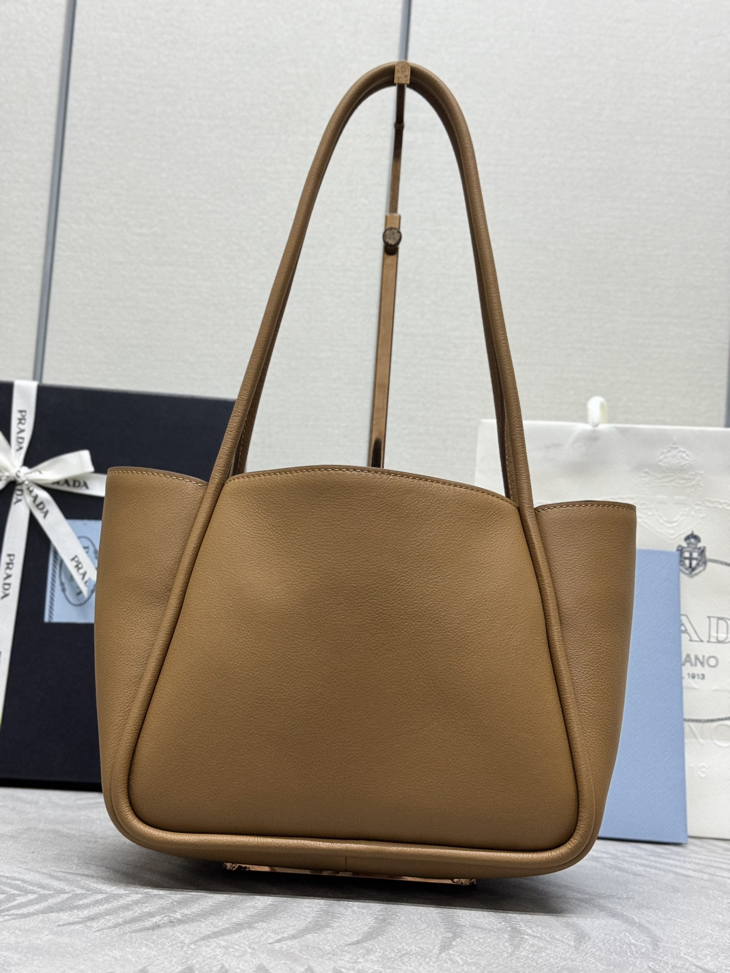 Prada 2026 Genuine Leather (Prada Basket / Underarm Tote) - Image 3