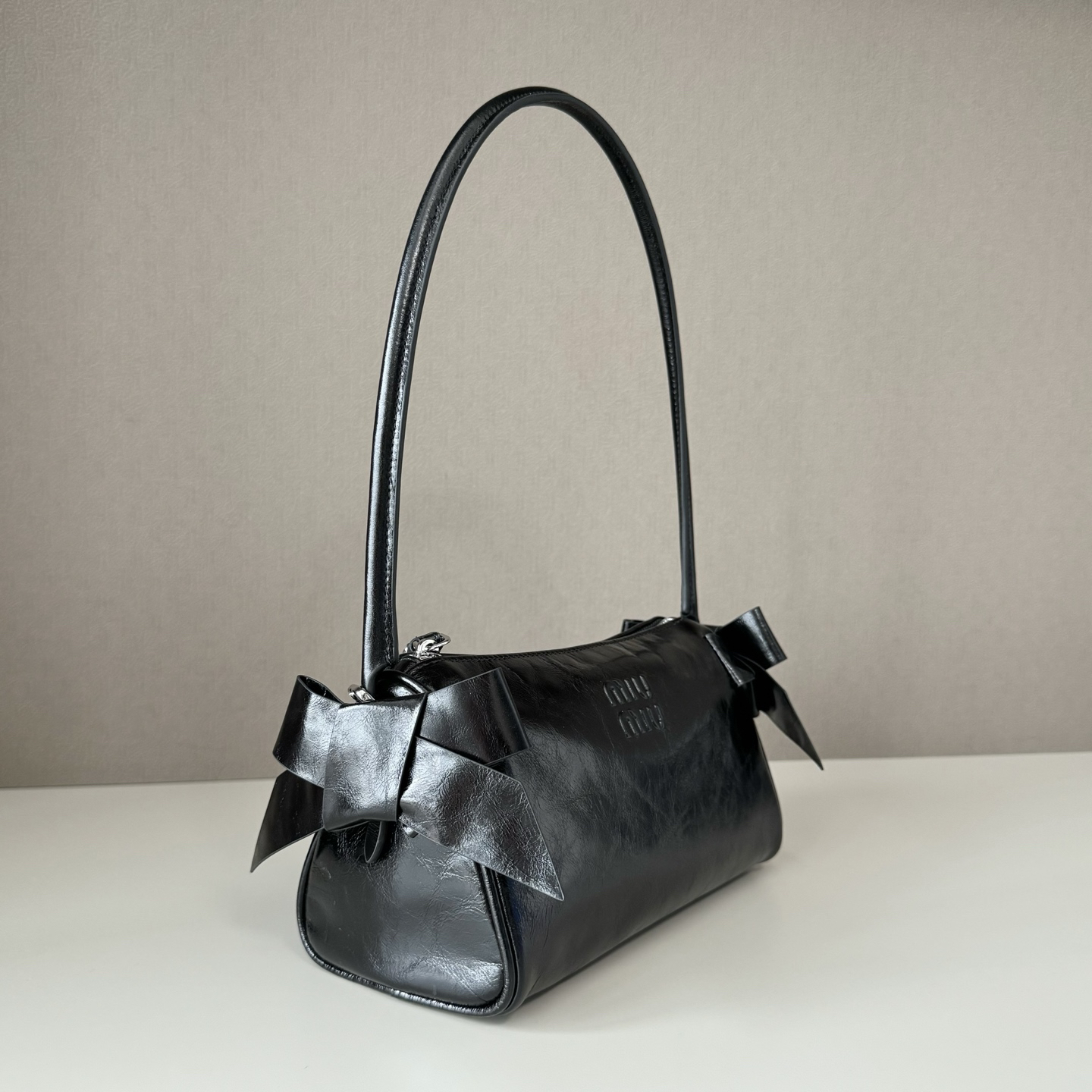 Miu Miu side bow waxed leather underarm bag - Image 3