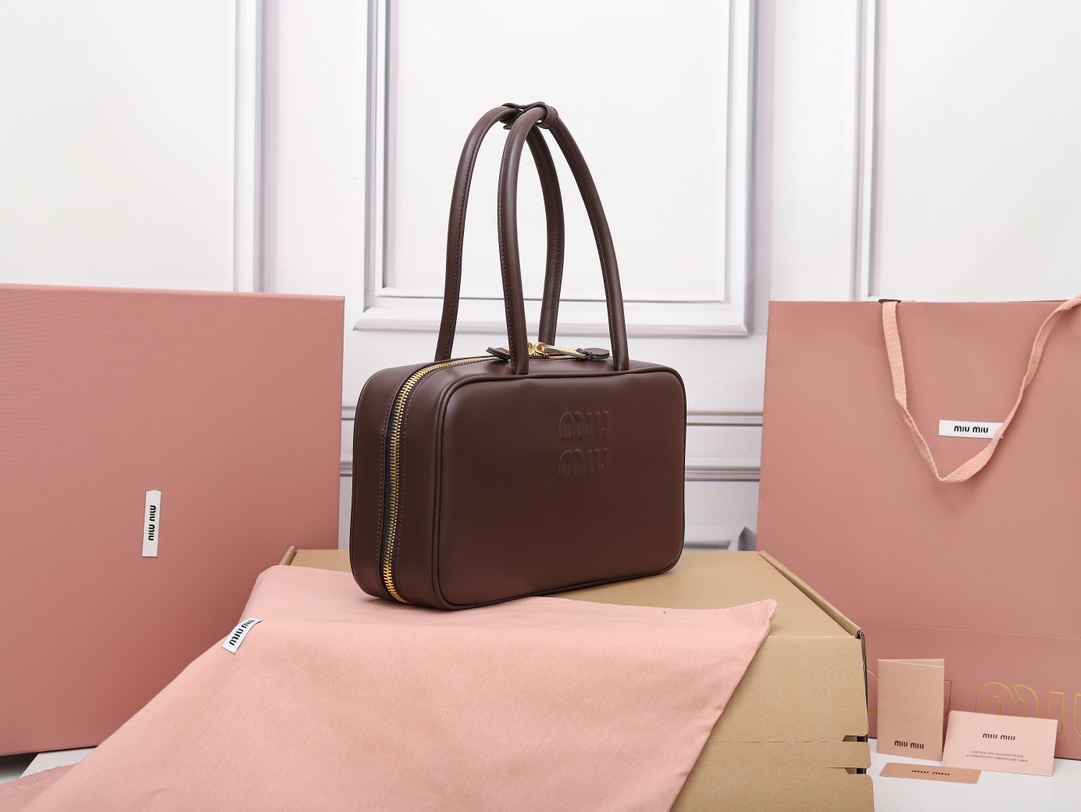 Miu Miu Beau Vintage Leather Handbag - Image 3