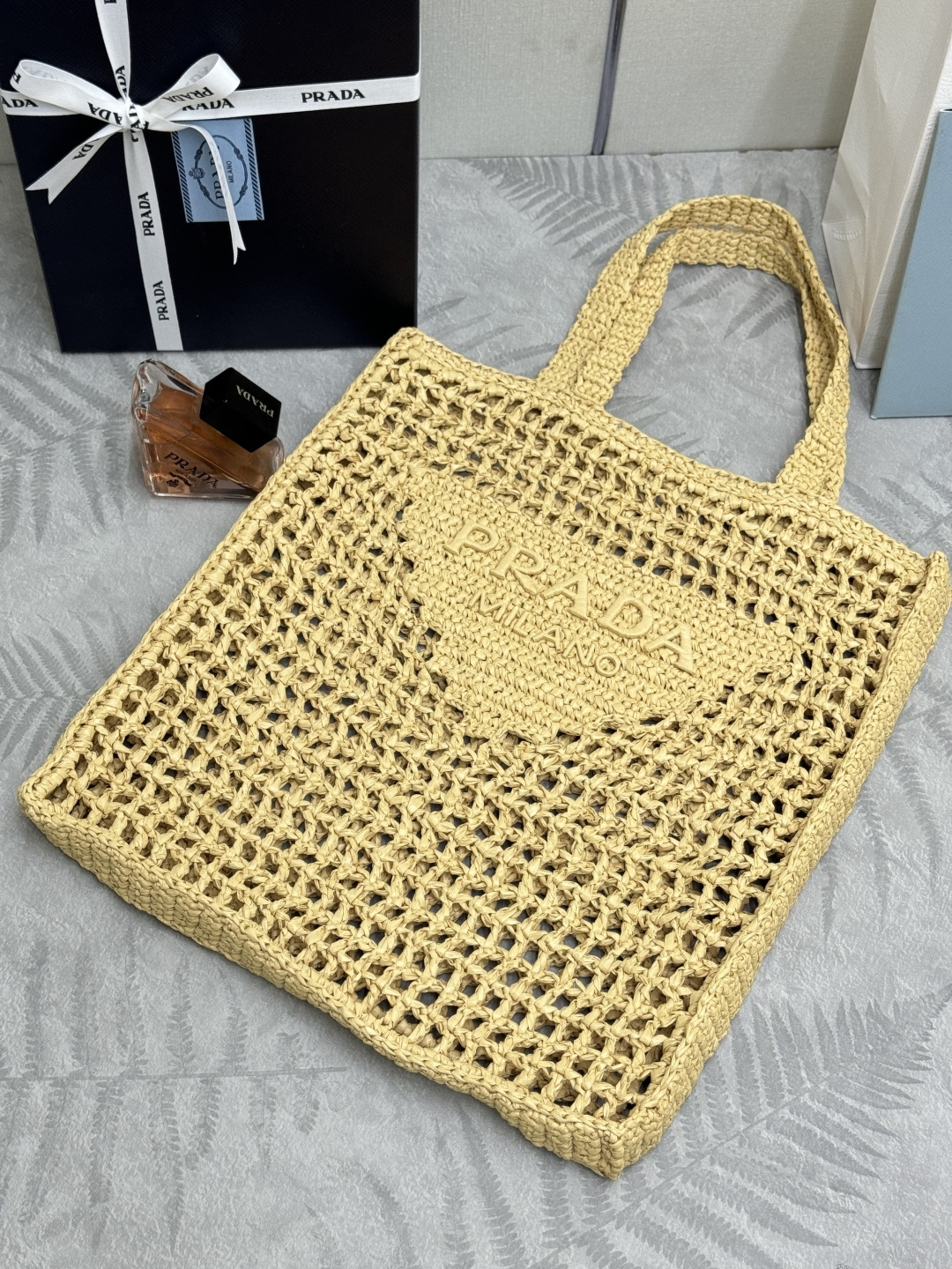 Prada openwork raffia woven tote bag (straw bag) - Image 4