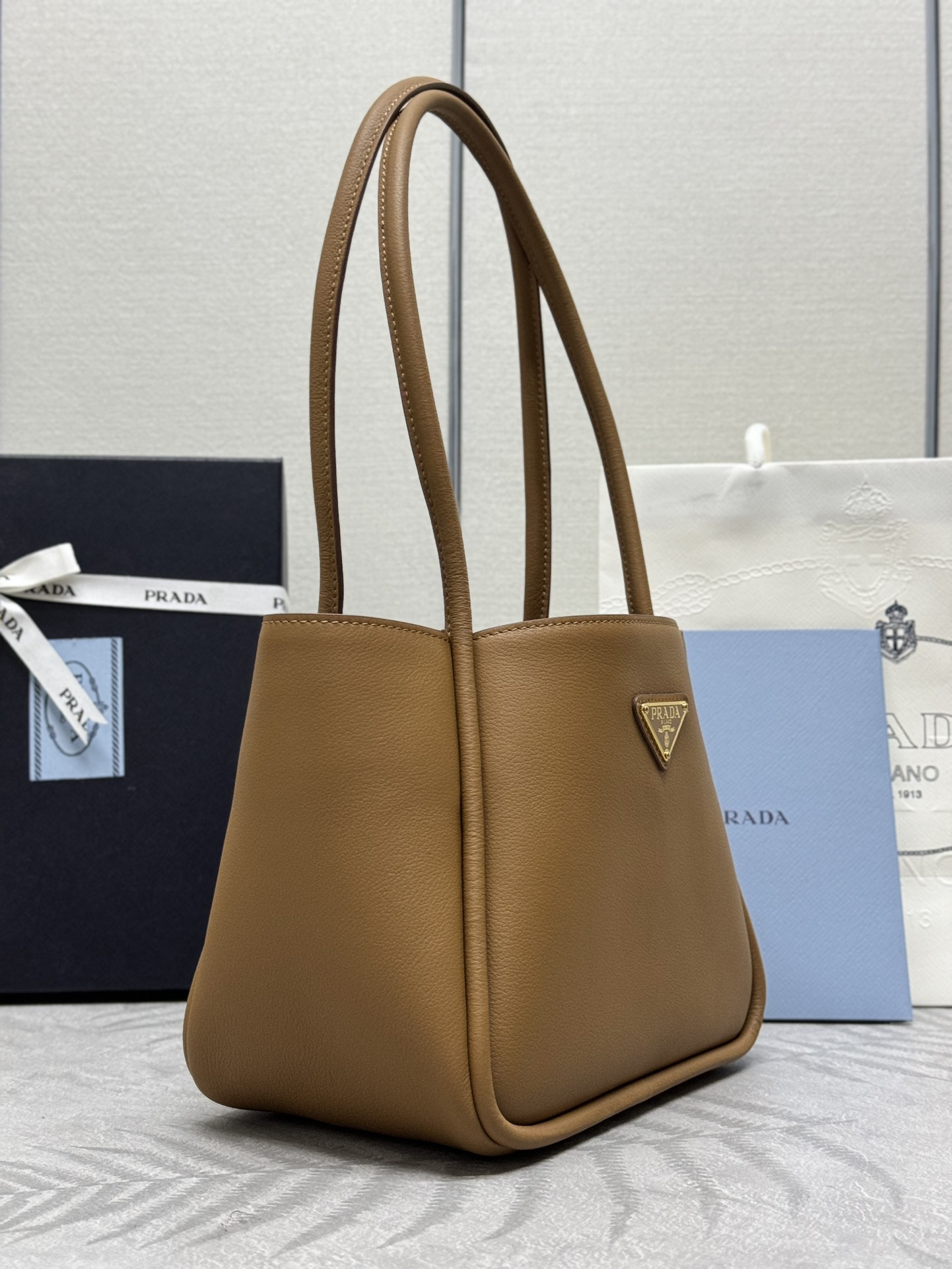 Prada 2026 Genuine Leather (Prada Basket / Underarm Tote) - Image 4