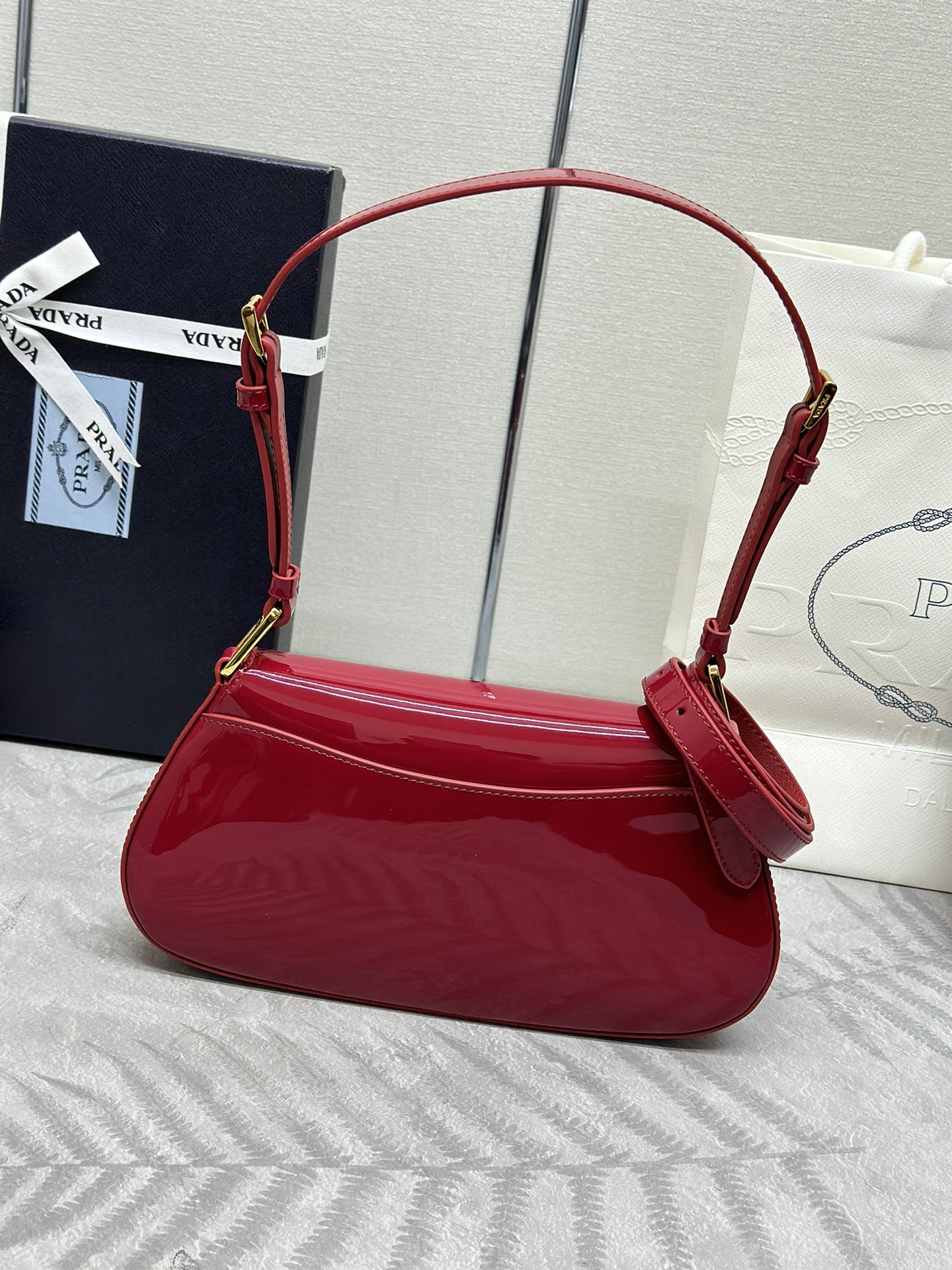 Prada patent leather flap shoulder bag (1BD344) - Image 4