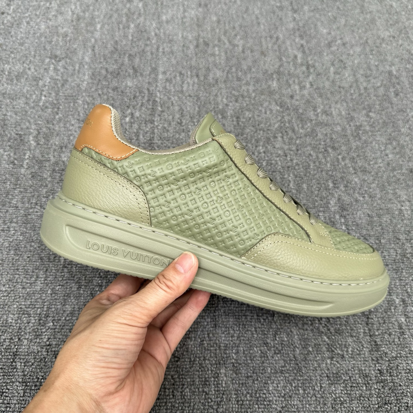Louis Vuitton embossed Monogram low-top casual sneakers - Image 6