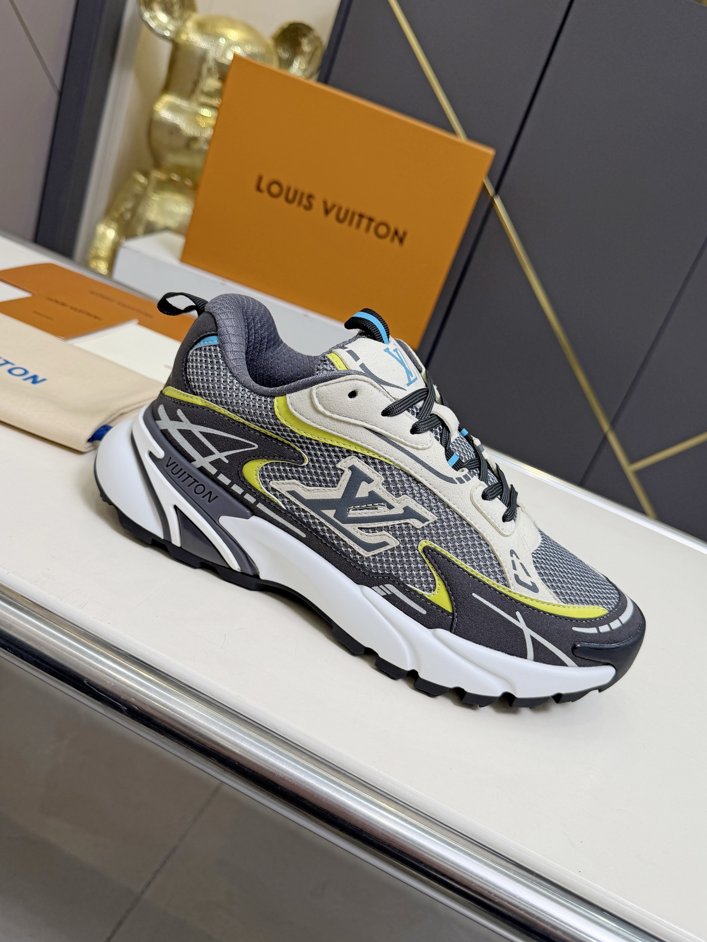 Louis Vuitton RUNNER TATIC sneakers - Image 5