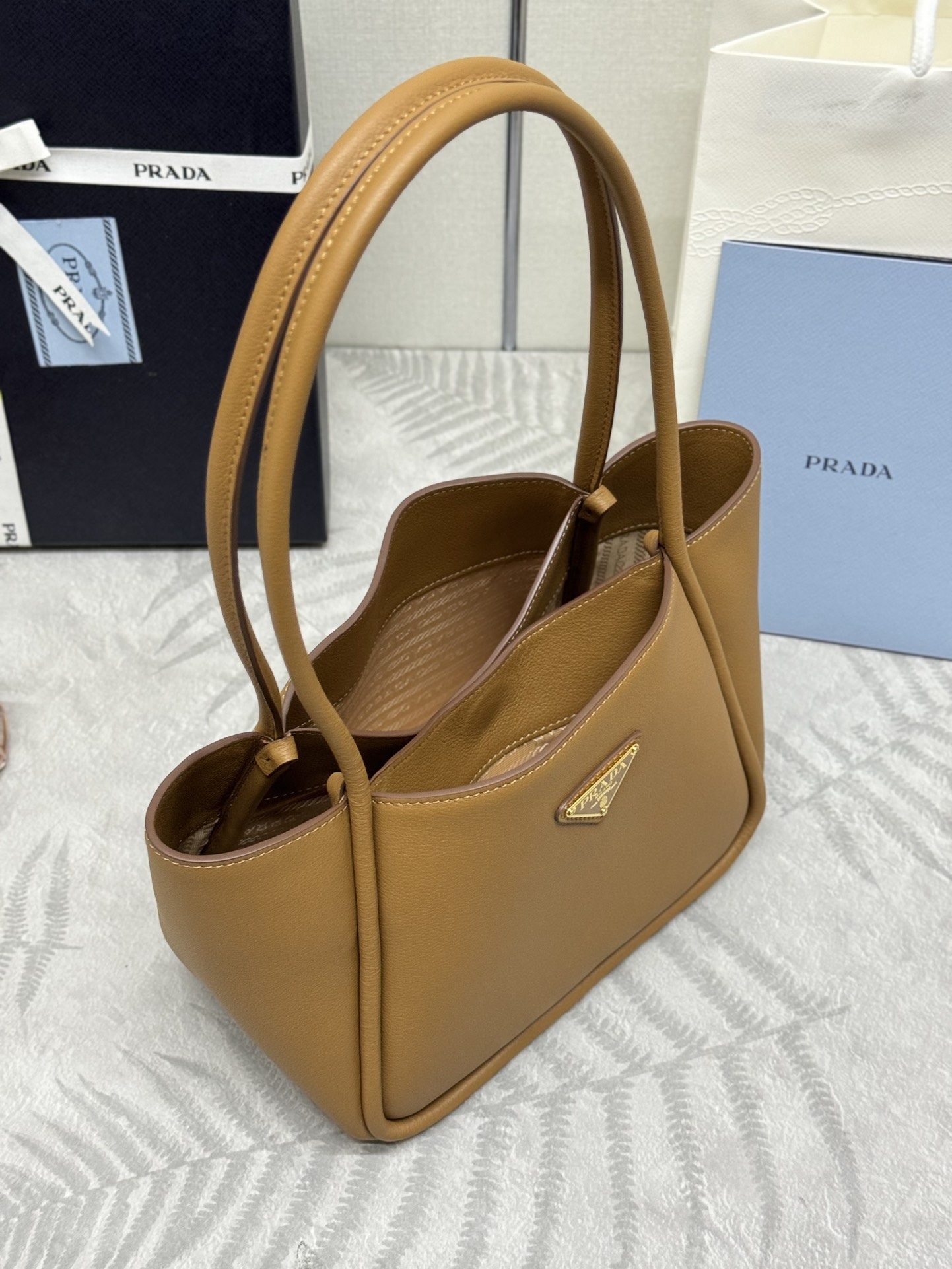 Prada 2026 Genuine Leather (Prada Basket / Underarm Tote) - Image 5
