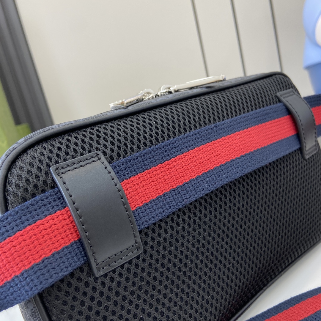 Gucci's popular GG Supreme black and grey monogram crossbody camera bag - Image 5