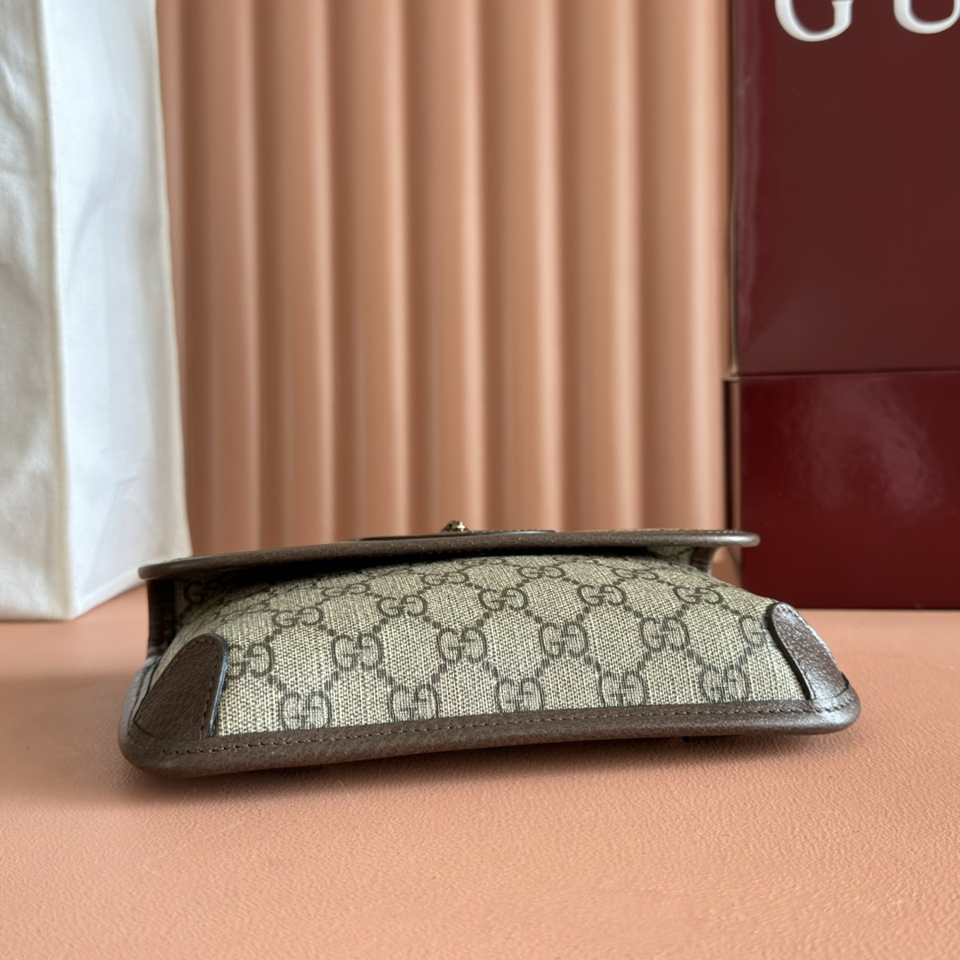 Gucci's classic GG Supreme tiger head canvas waist bag/crossbody bag - Image 5