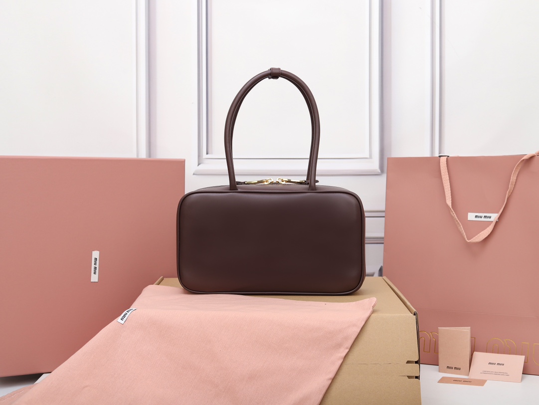 Miu Miu Beau Vintage Leather Handbag - Image 5