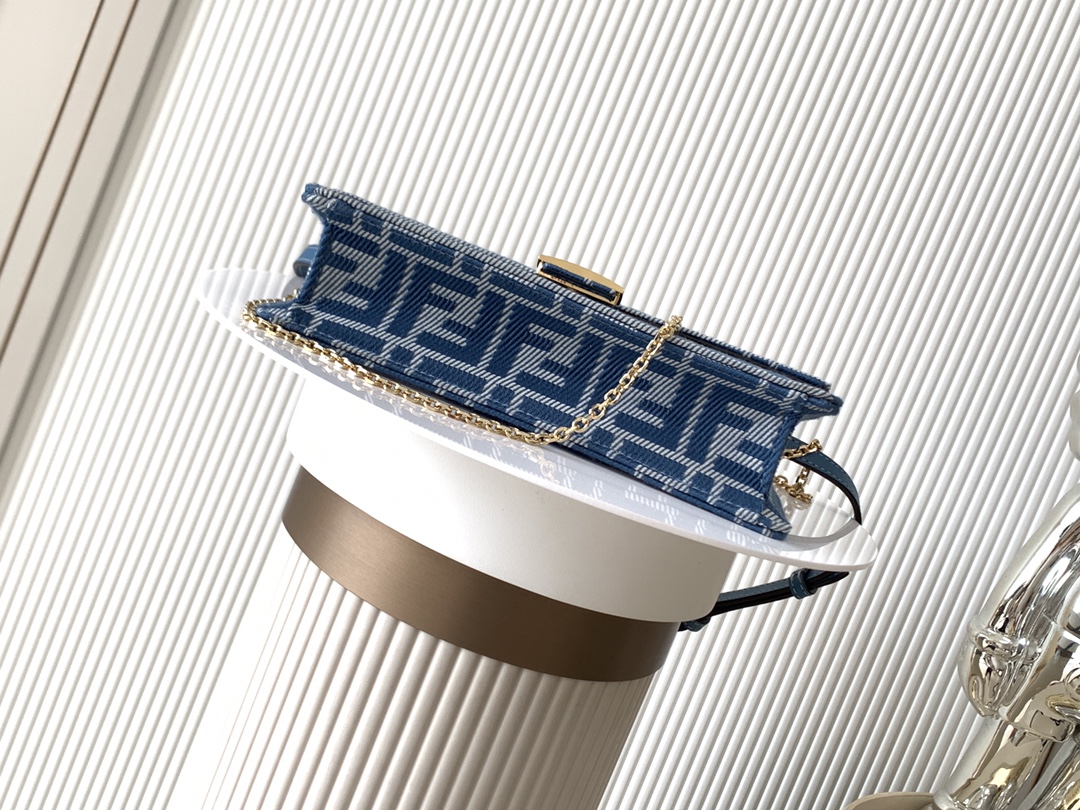 Fendi Baguette Chain WOC Bag - Image 5