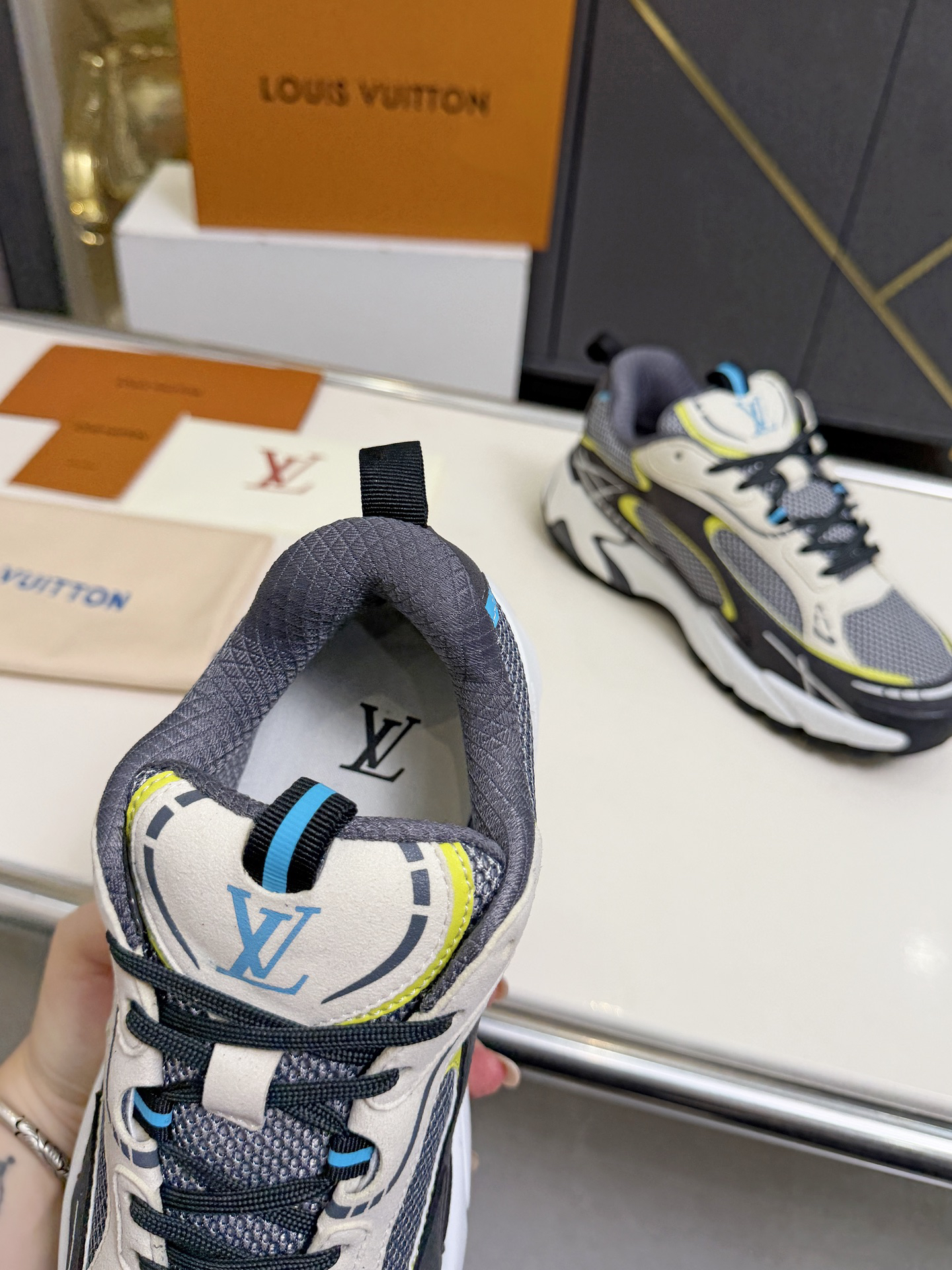Louis Vuitton RUNNER TATIC sneakers - Image 6