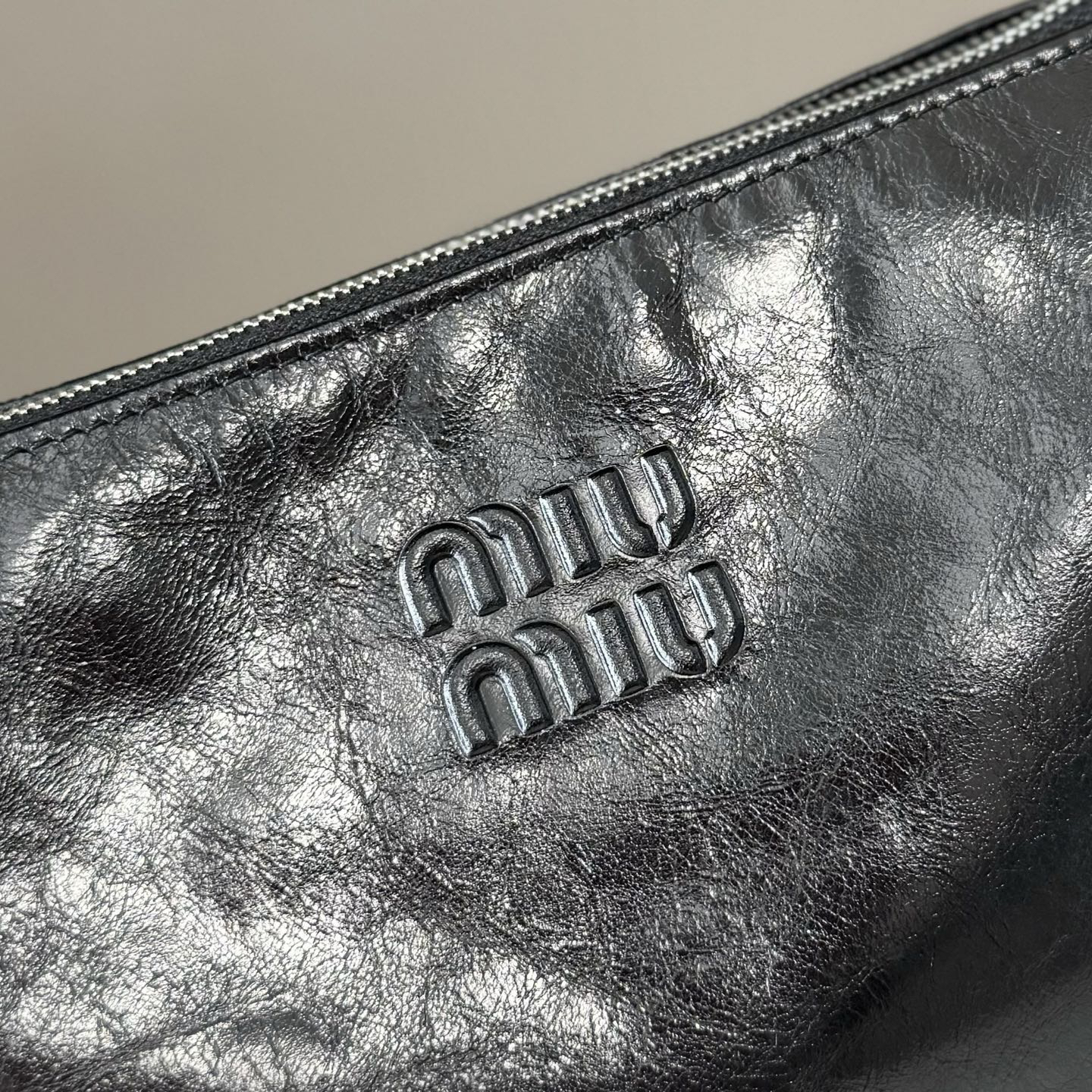 Miu Miu side bow waxed leather underarm bag - Image 6