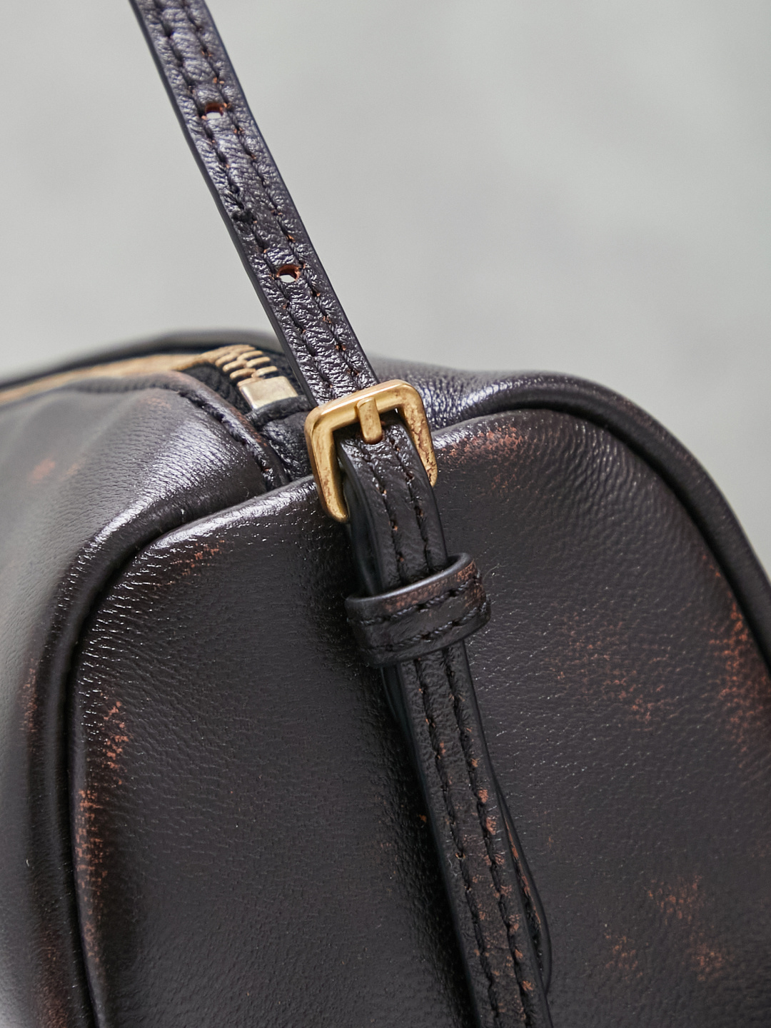 Miu Miu distressed genuine leather cylindrical shoulder bag - Image 6