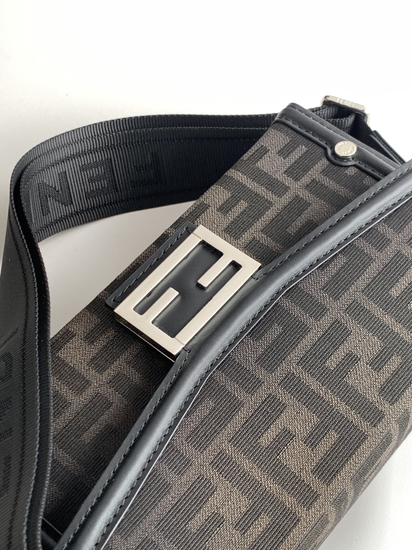 FENDI Baguette Soft Trunk Box Bag - Image 7