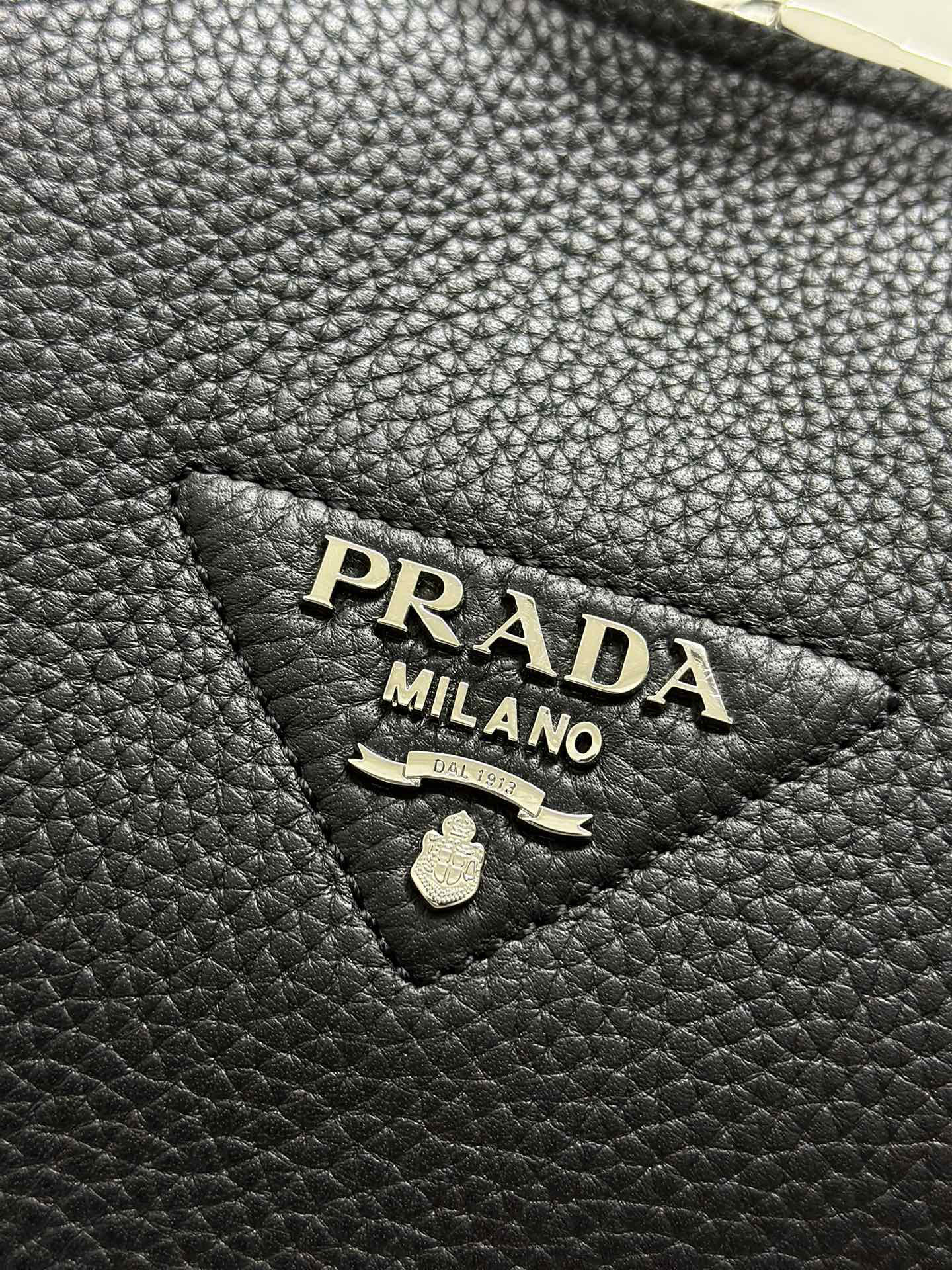 Prada 1BC145 genuine leather handbag - Image 7