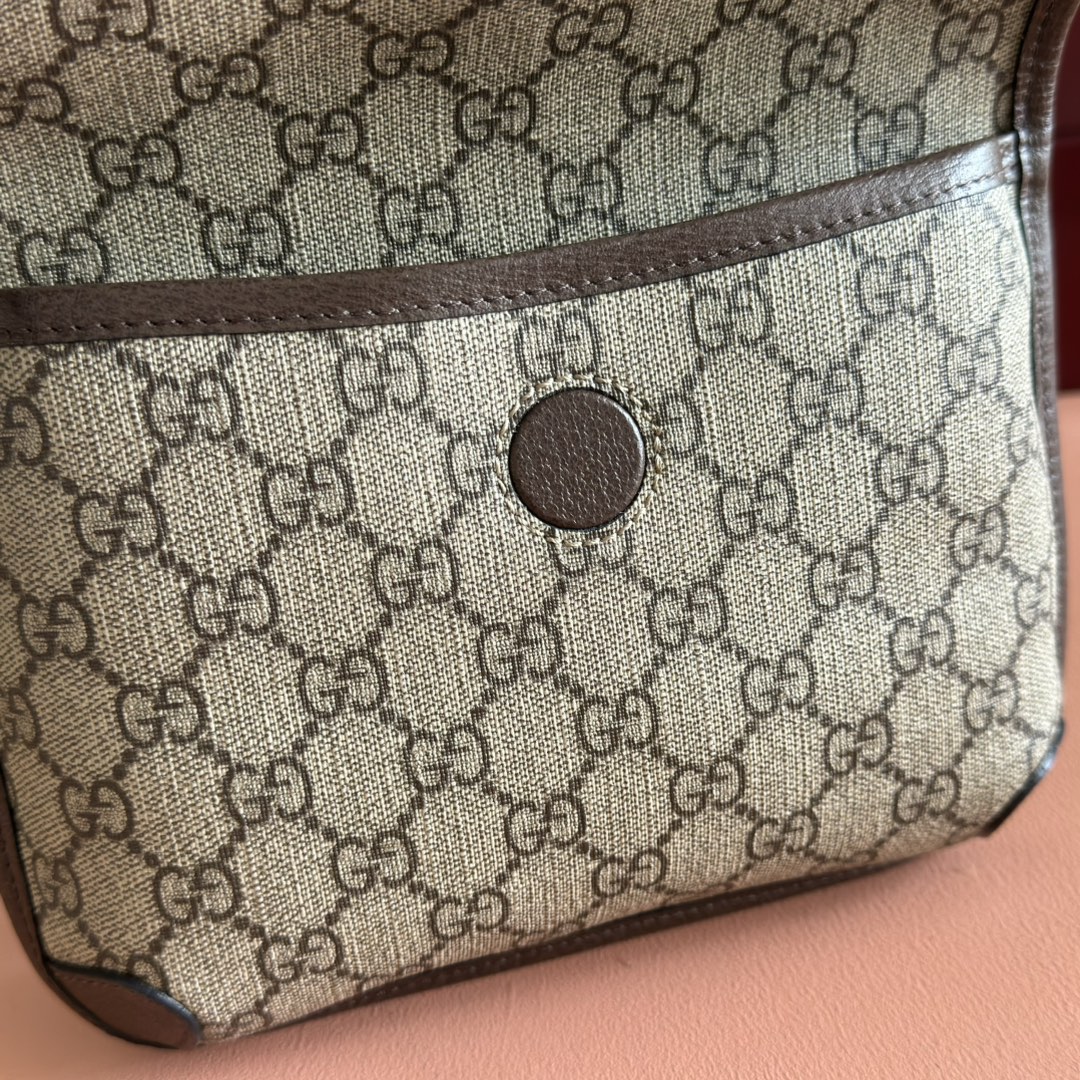 Gucci's classic GG Supreme tiger head canvas waist bag/crossbody bag - Image 7