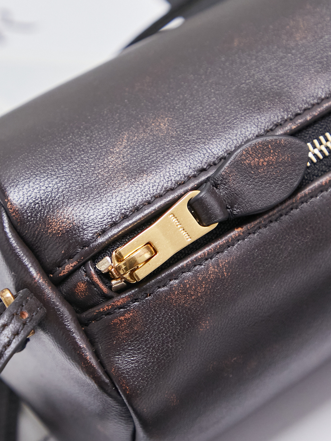 Miu Miu distressed genuine leather cylindrical shoulder bag - Image 7