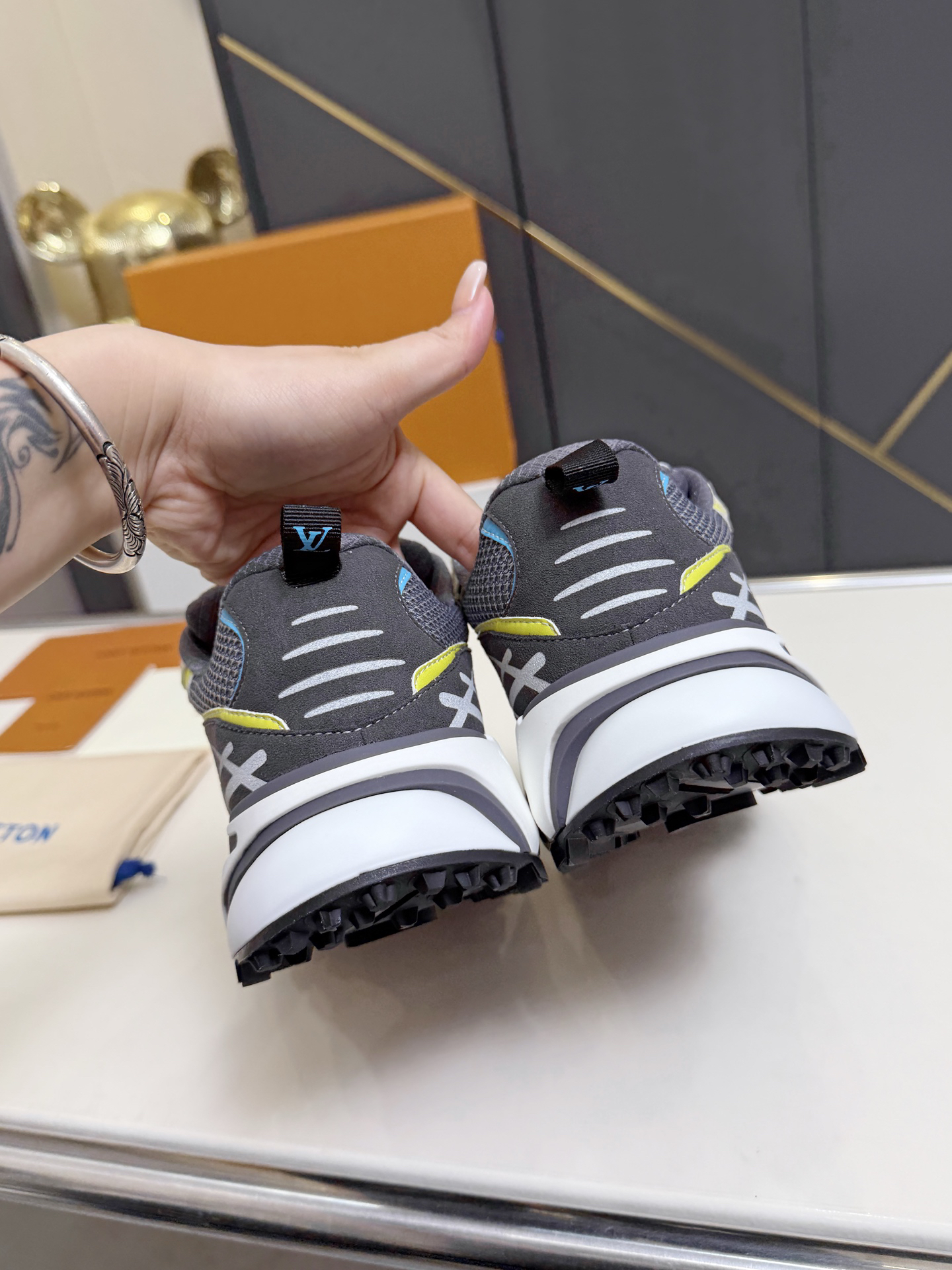 Louis Vuitton RUNNER TATIC sneakers - Image 8