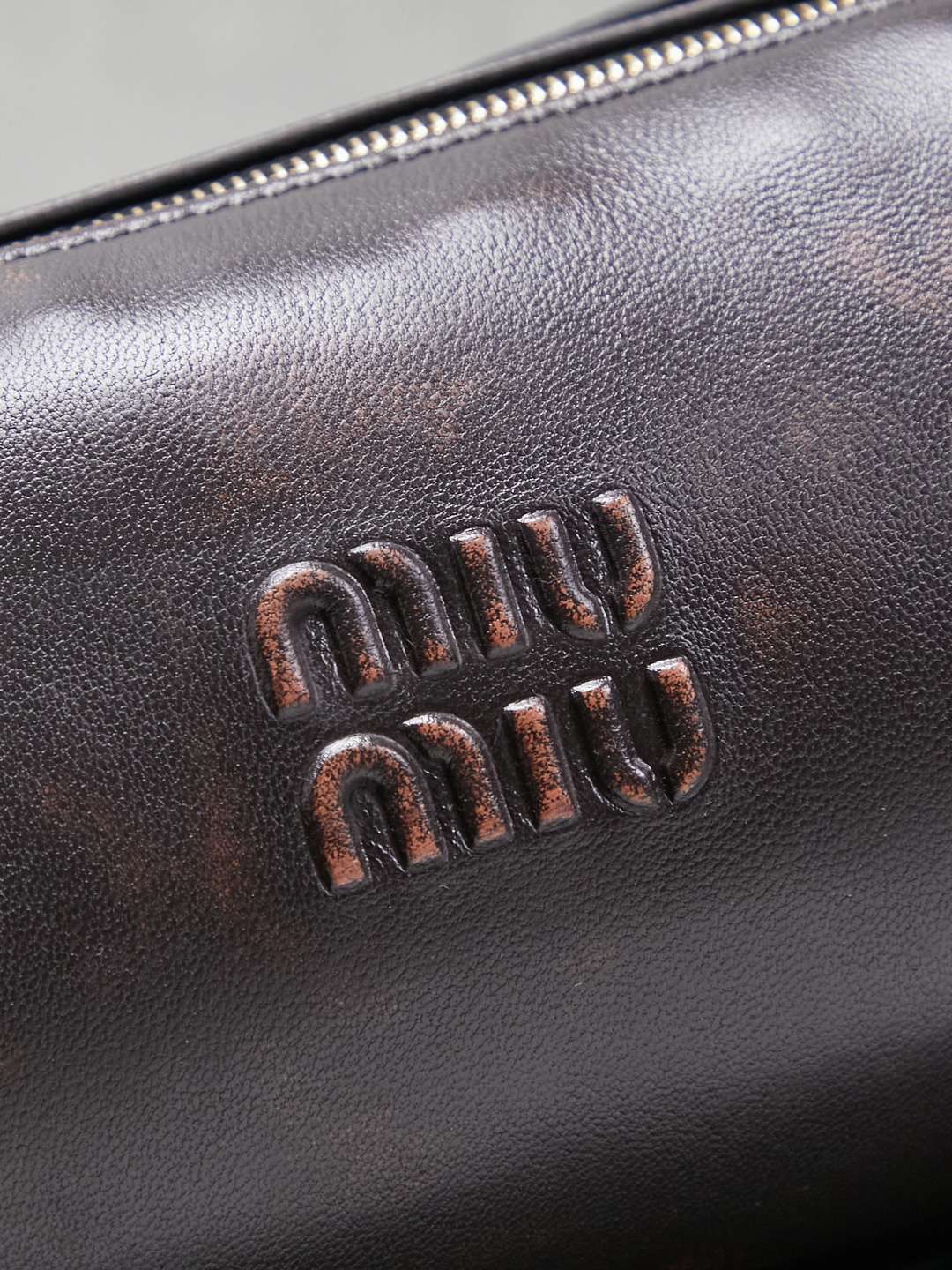 Miu Miu distressed genuine leather cylindrical shoulder bag - Image 8