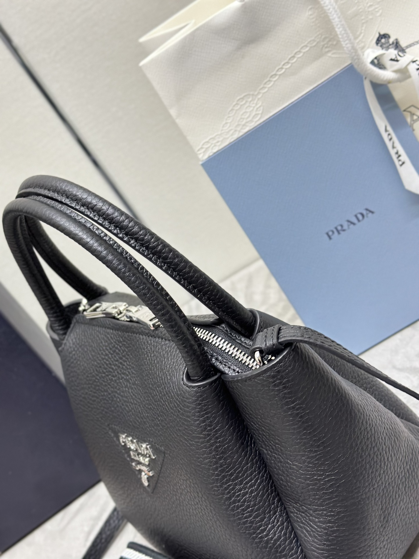Prada 1BC145 genuine leather handbag - Image 9