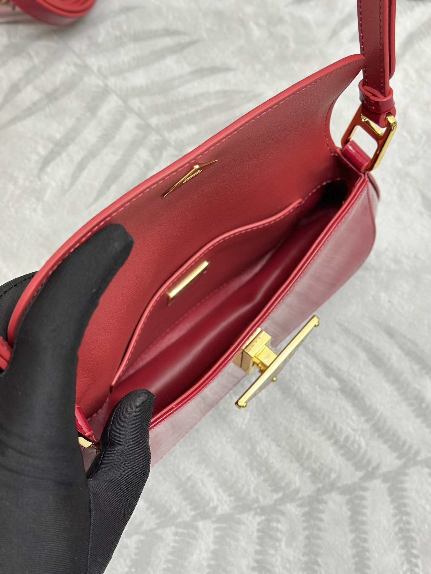 Prada patent leather flap shoulder bag (1BD344) - Image 9