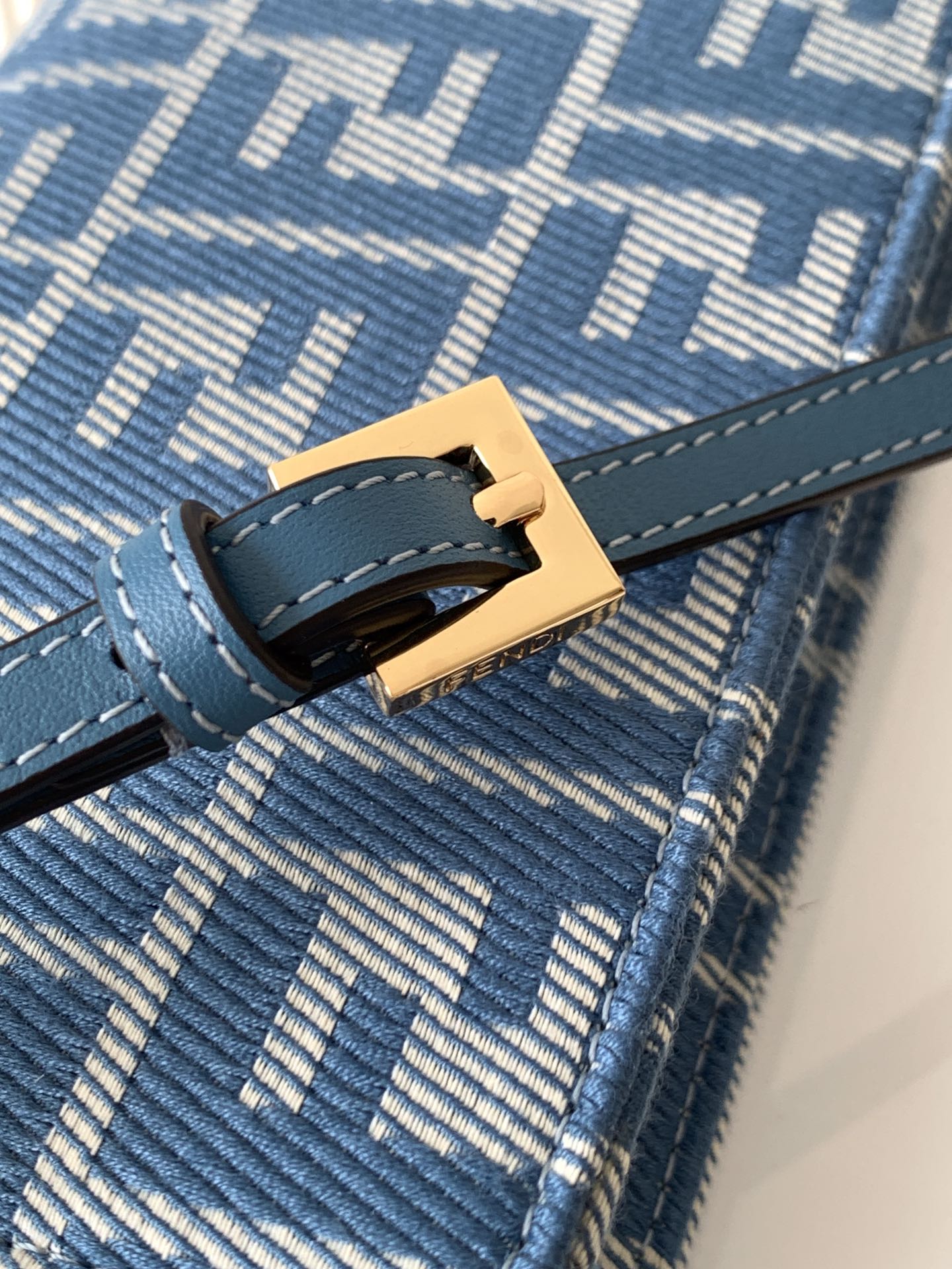 Fendi Baguette Chain WOC Bag - Image 9