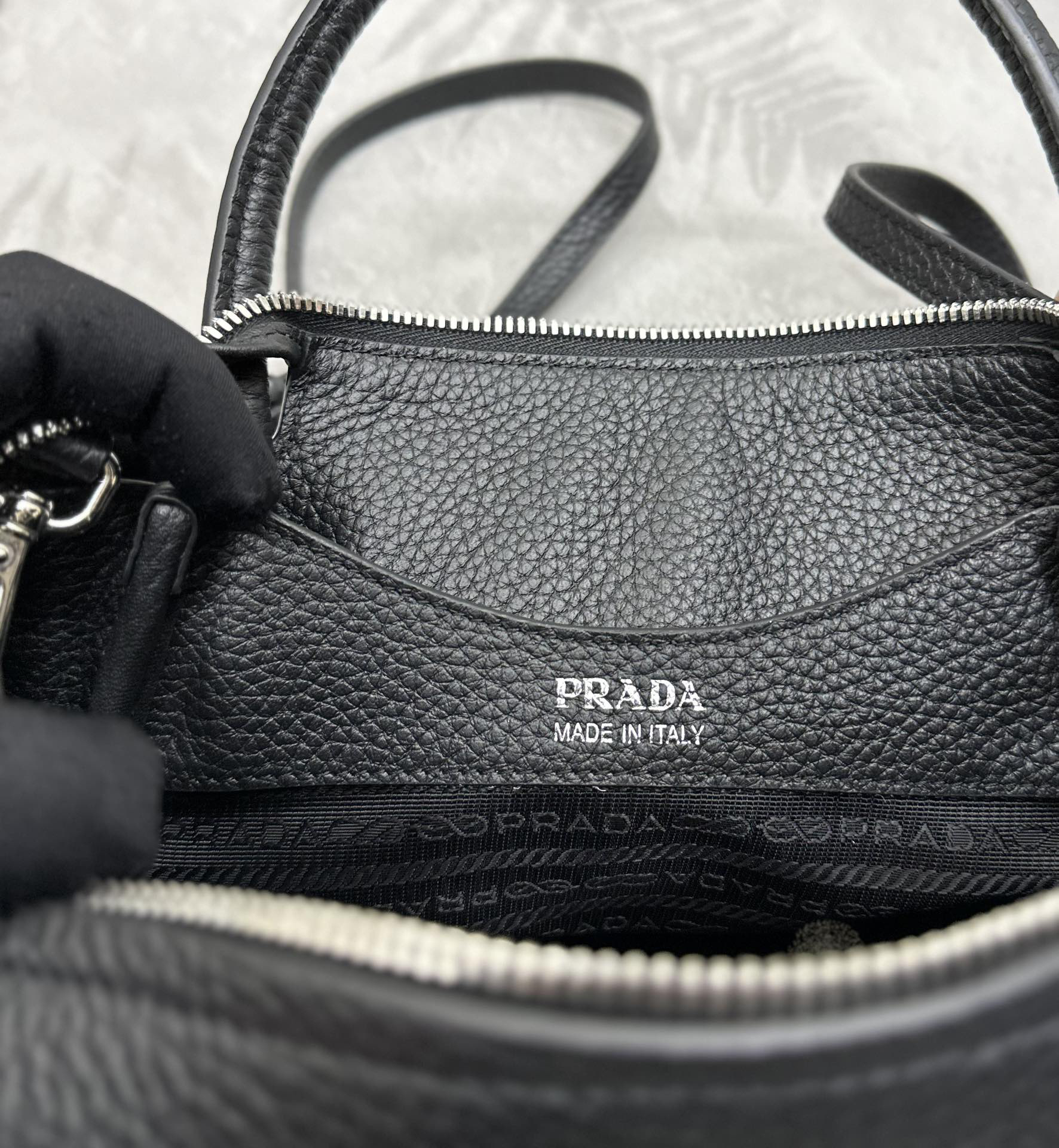 Prada 1BC145 genuine leather handbag - Image 10
