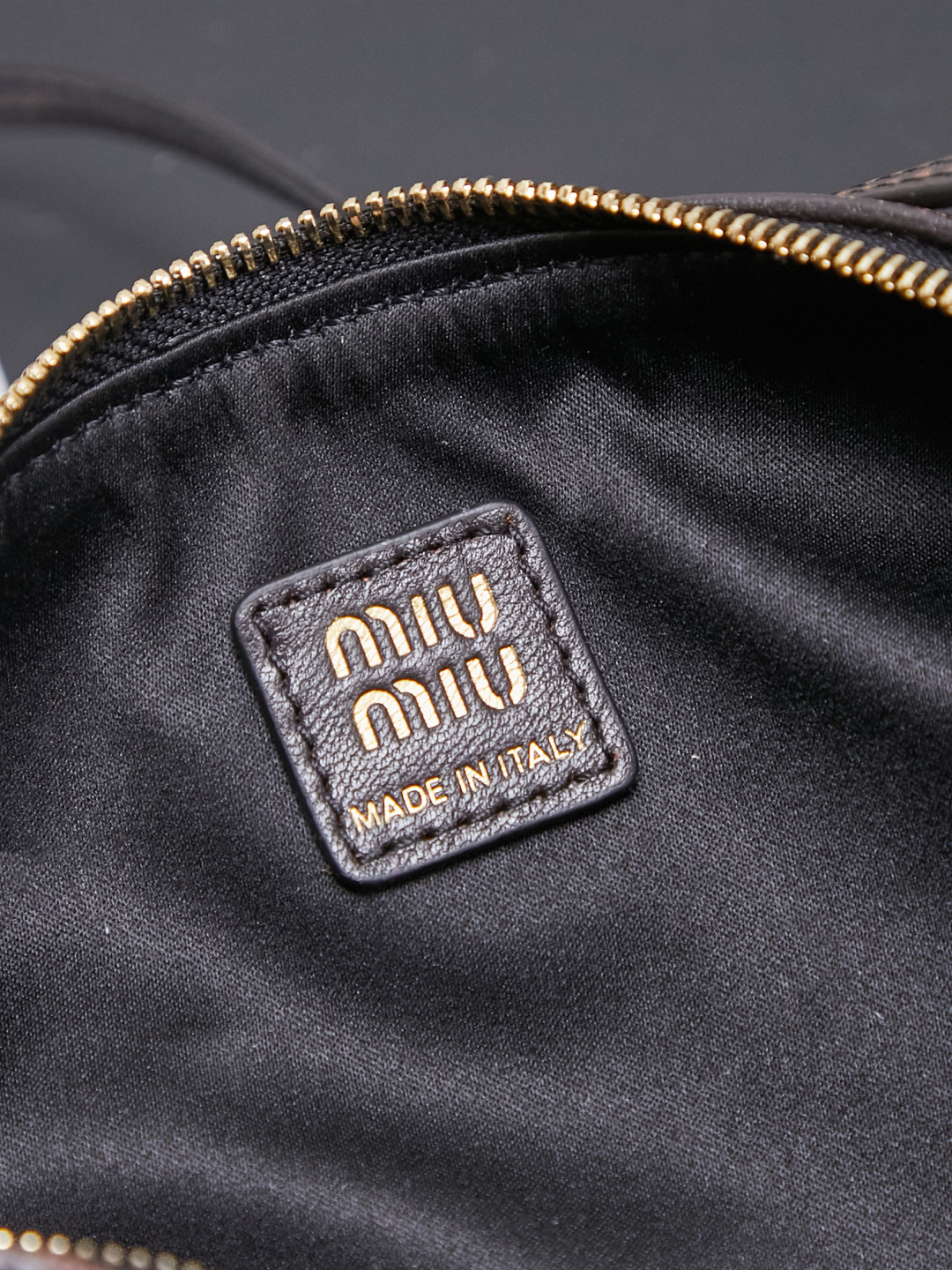 Miu Miu distressed genuine leather cylindrical shoulder bag - Image 10