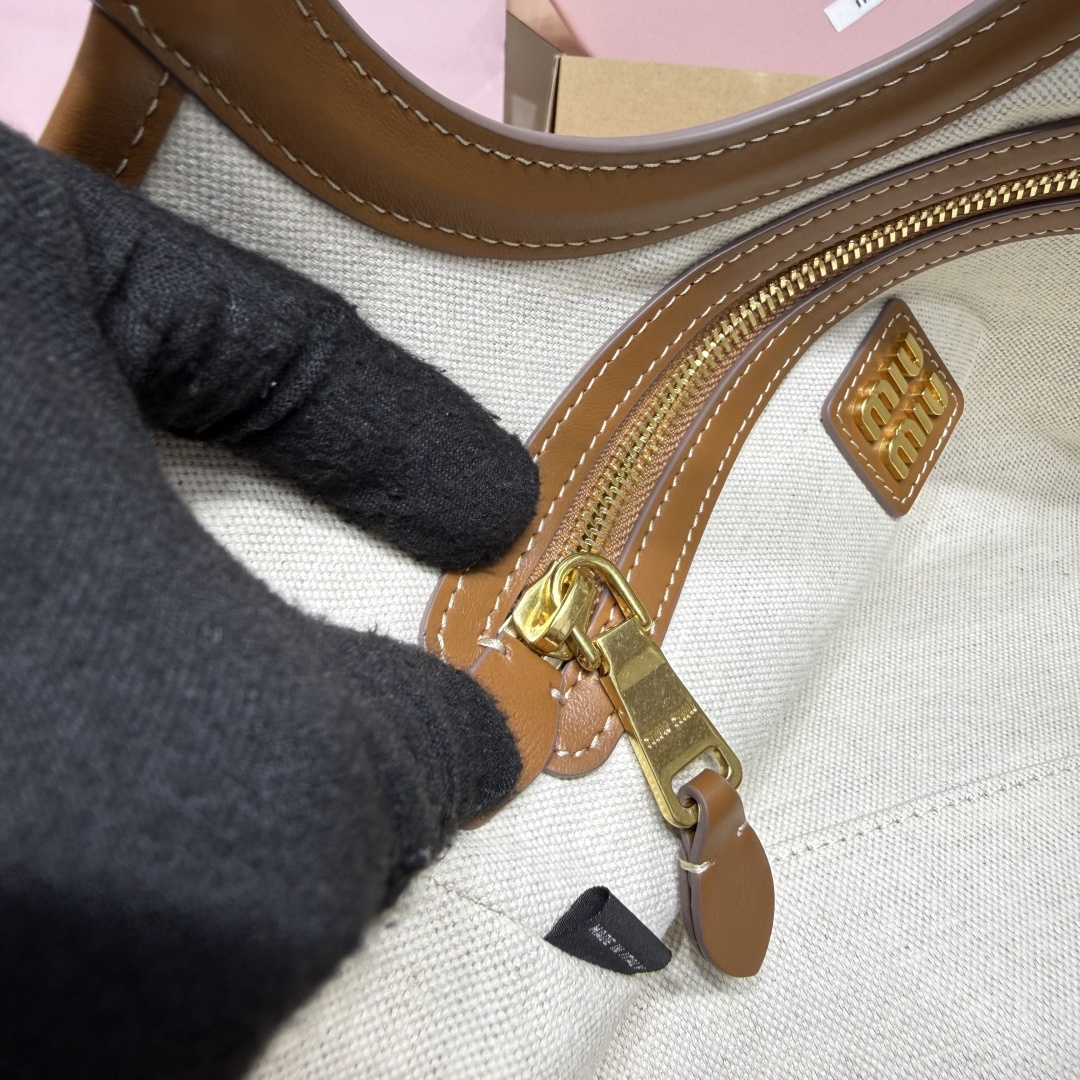 Miu Miu Ivy series small tote bag - Image 10