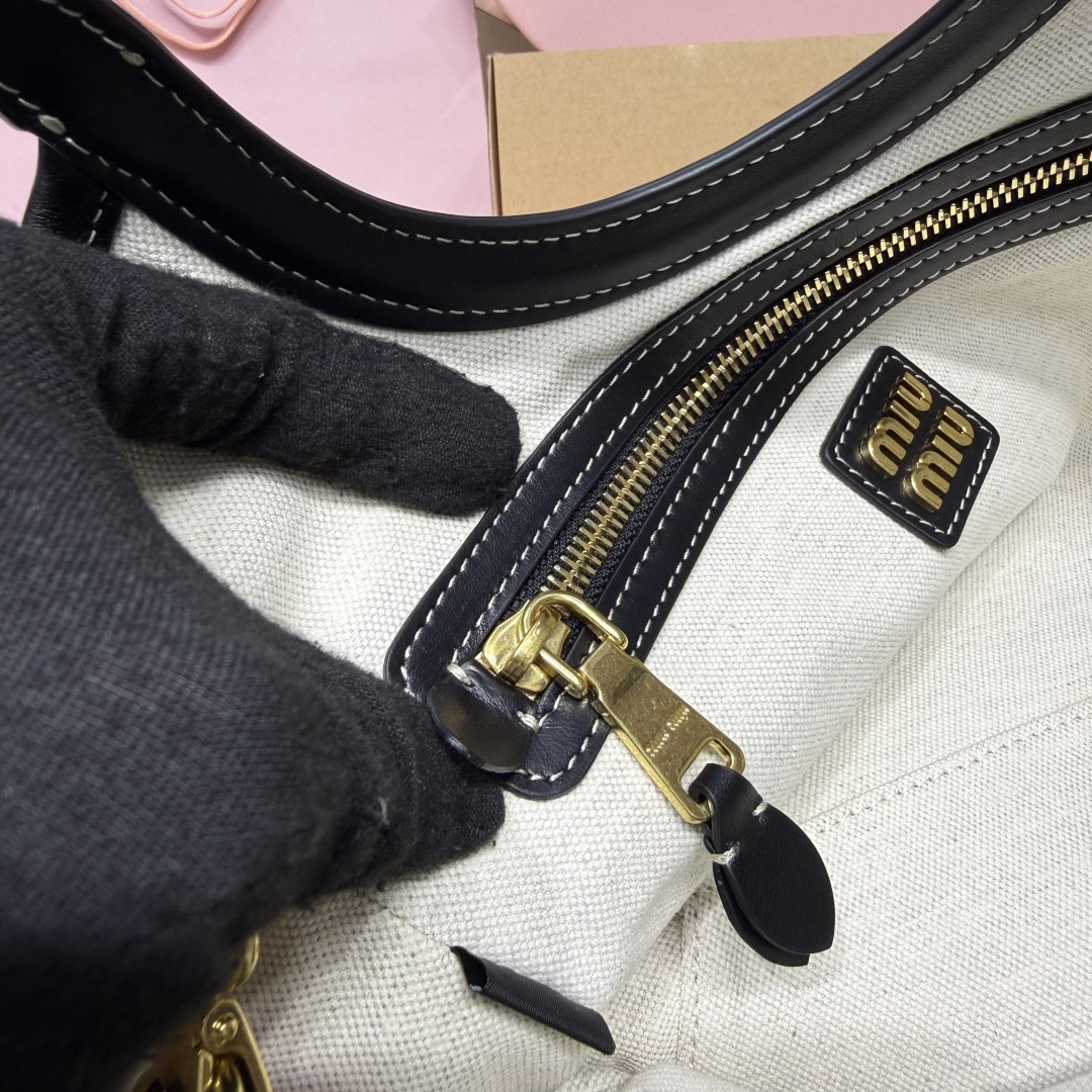 Miu Miu Ivy series small tote bag - Image 10