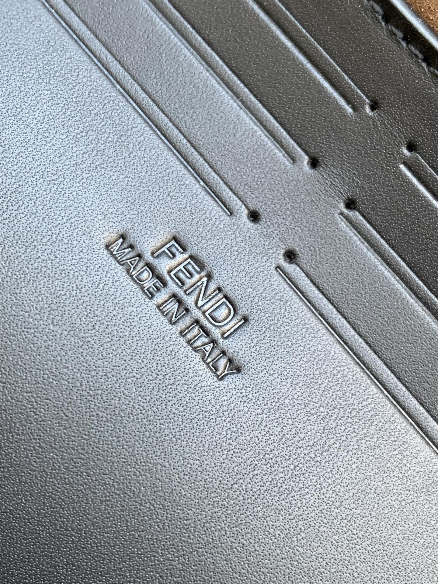 FENDI Baguette Soft Trunk Box Bag - Image 11