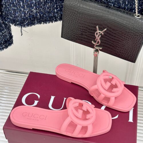 Alternative view of Gucci Lido series interlocking double G rubber sandals
