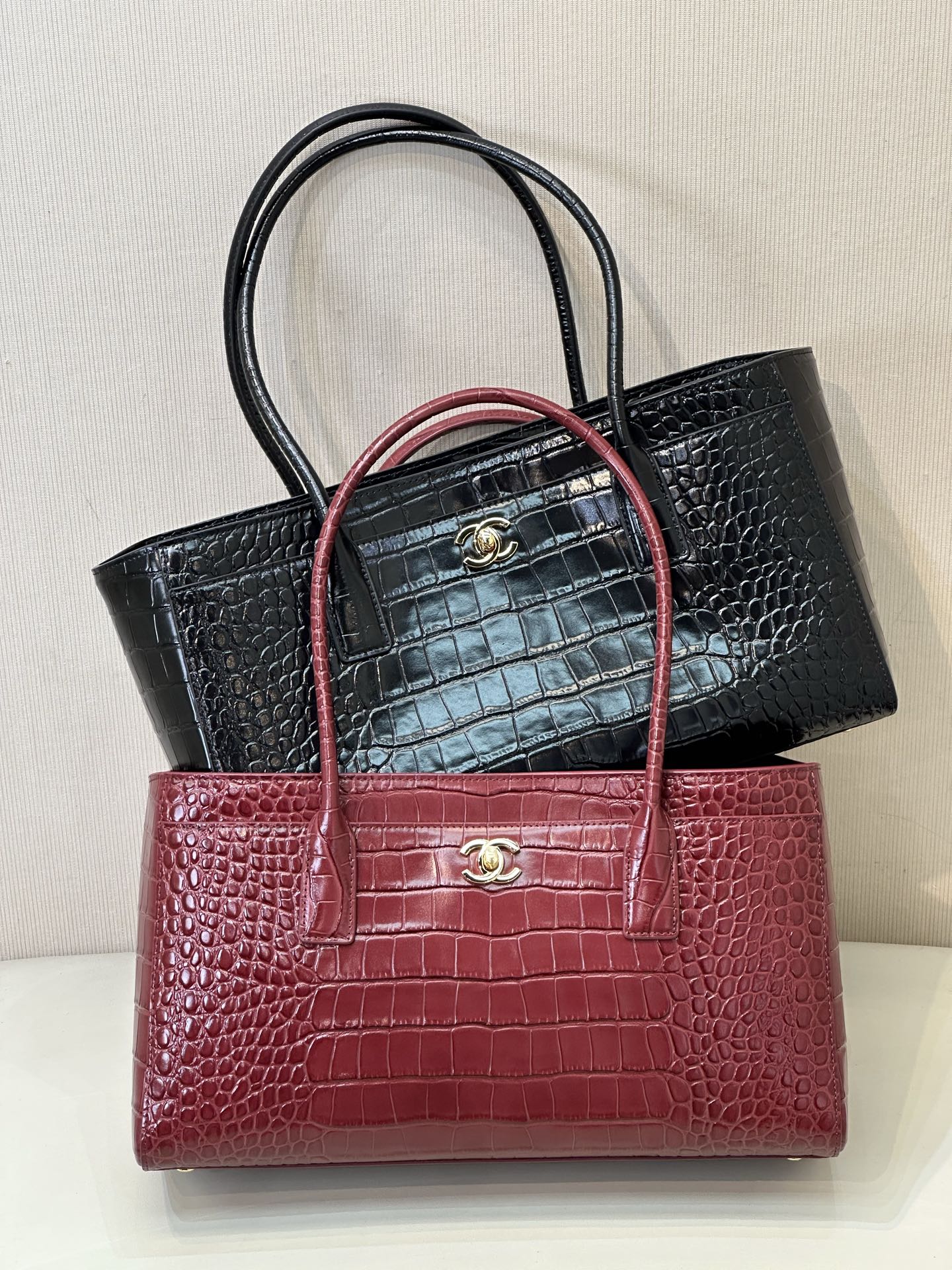 Chanel 26S Crocodile Embossed Cerf Tote Shopping Bag - Image 2