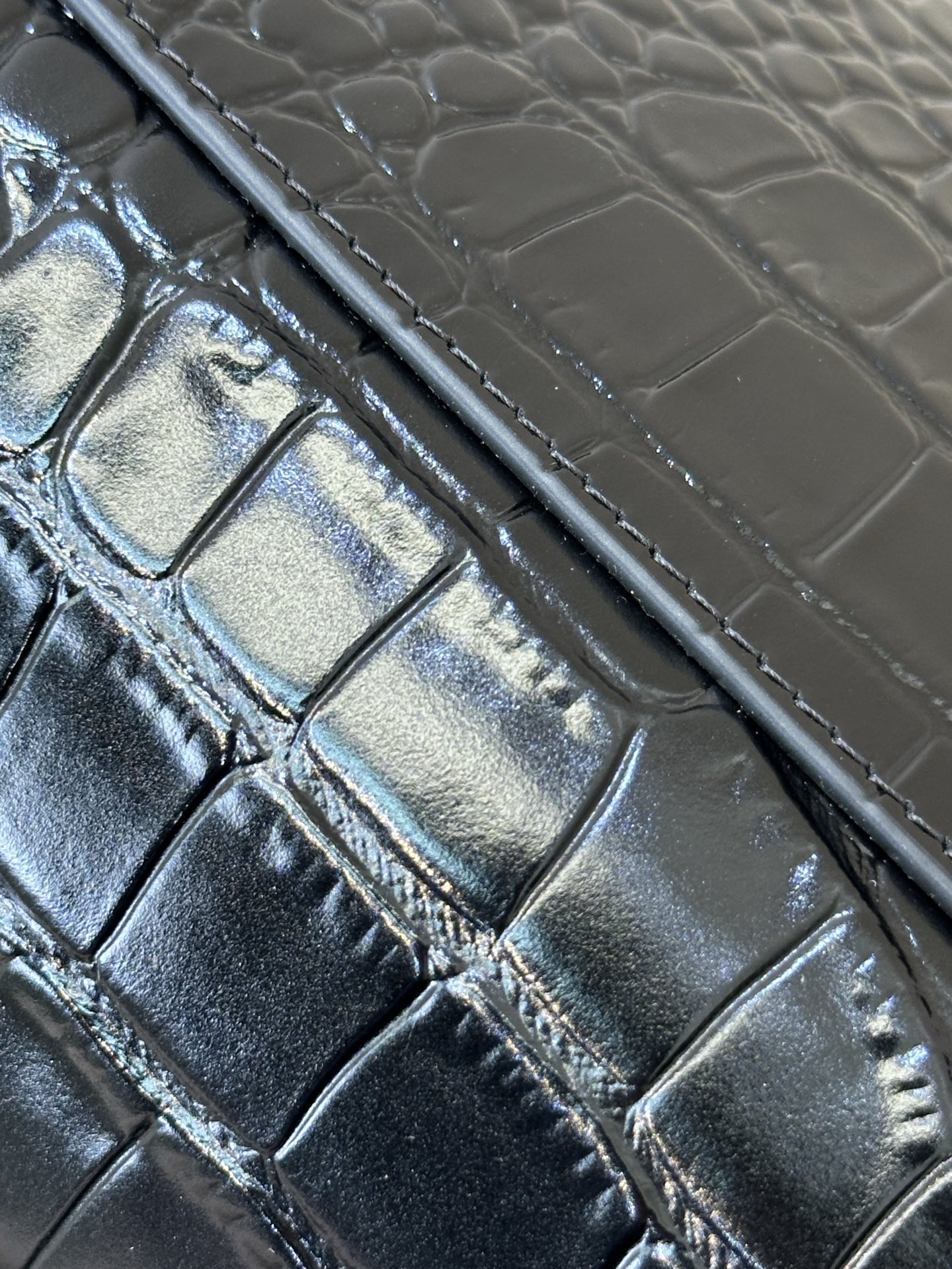 Chanel 26S Crocodile Embossed Cerf Tote Shopping Bag - Image 5