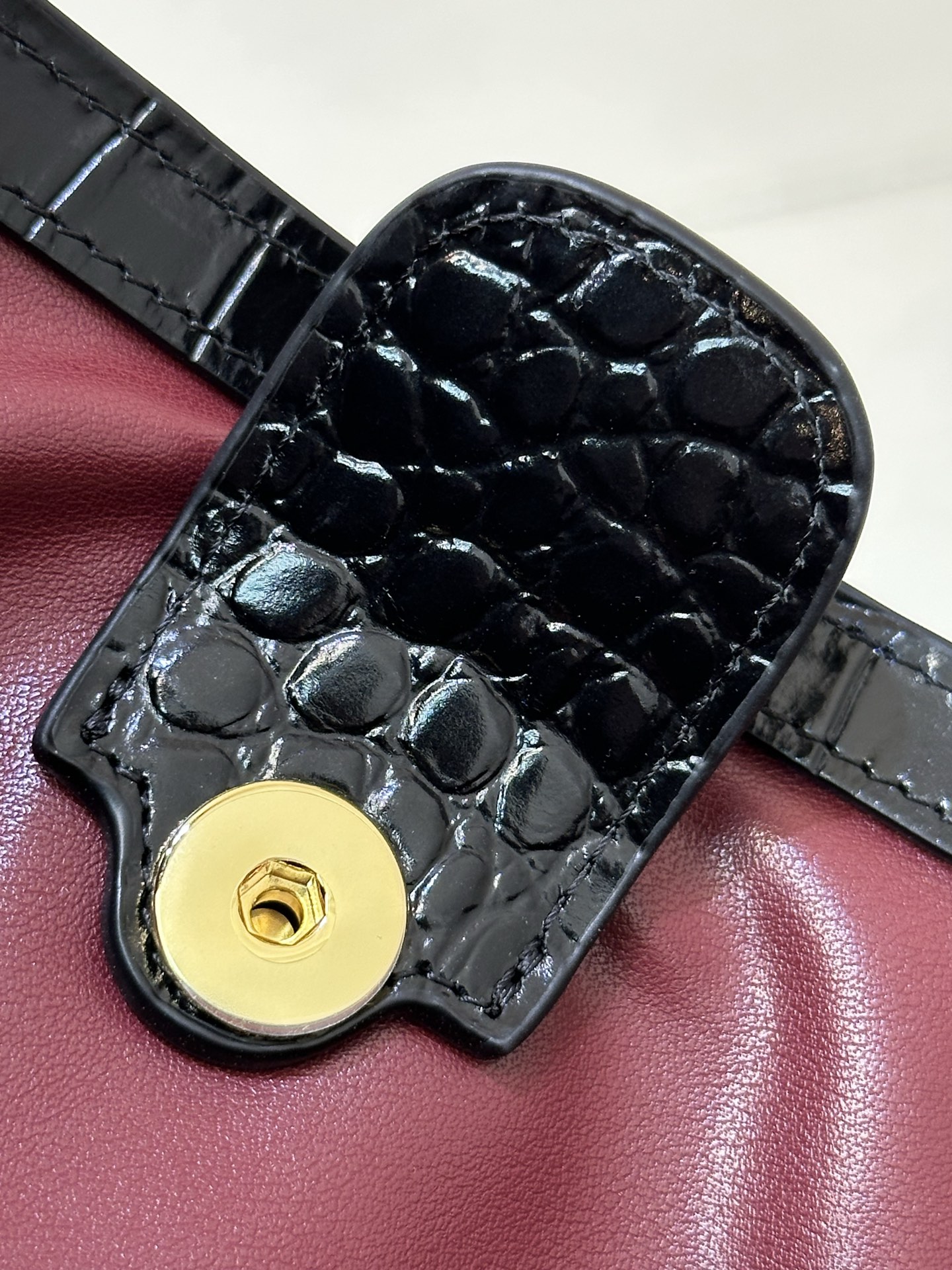 Chanel 26S Crocodile Embossed Cerf Tote Shopping Bag - Image 13