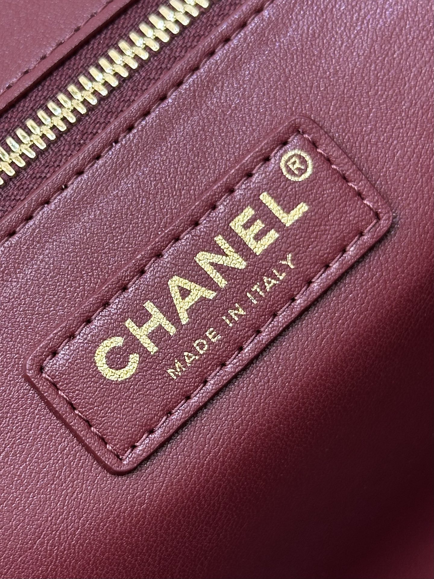Chanel 26S Crocodile Embossed Cerf Tote Shopping Bag - Image 17