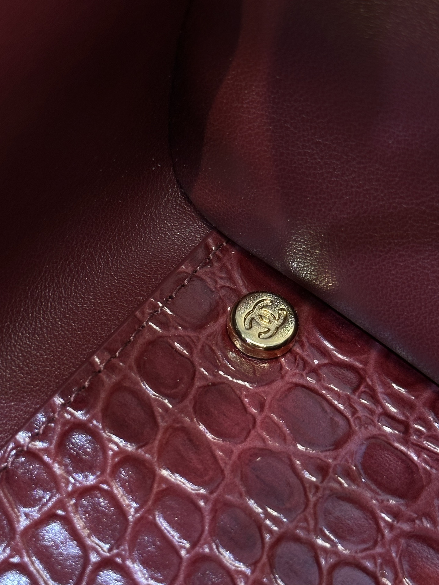 Chanel 26S Crocodile Embossed Cerf Tote Shopping Bag - Image 18