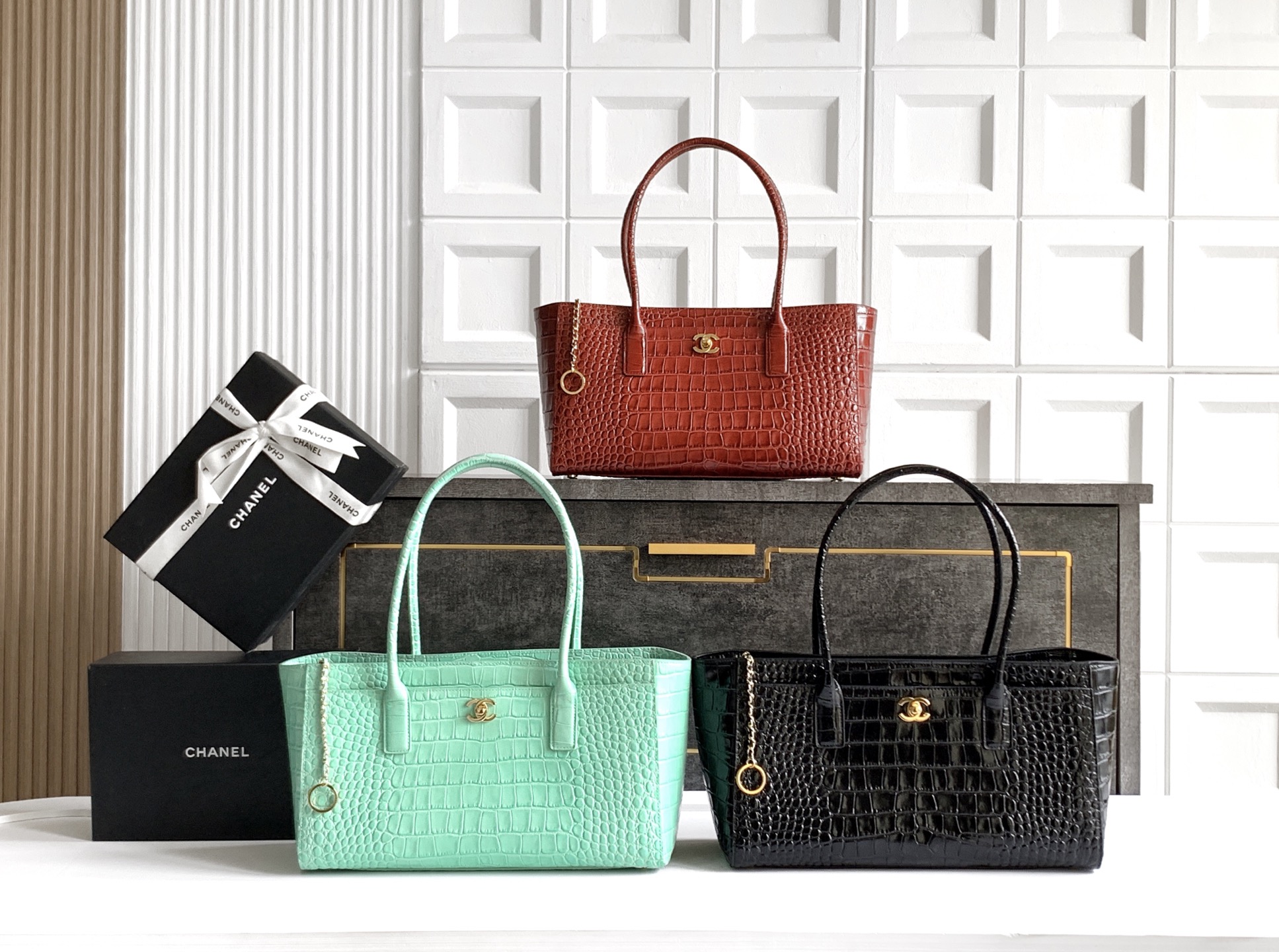 Chanel 26S Crocodile Embossed Cerf Tote Shopping Bag