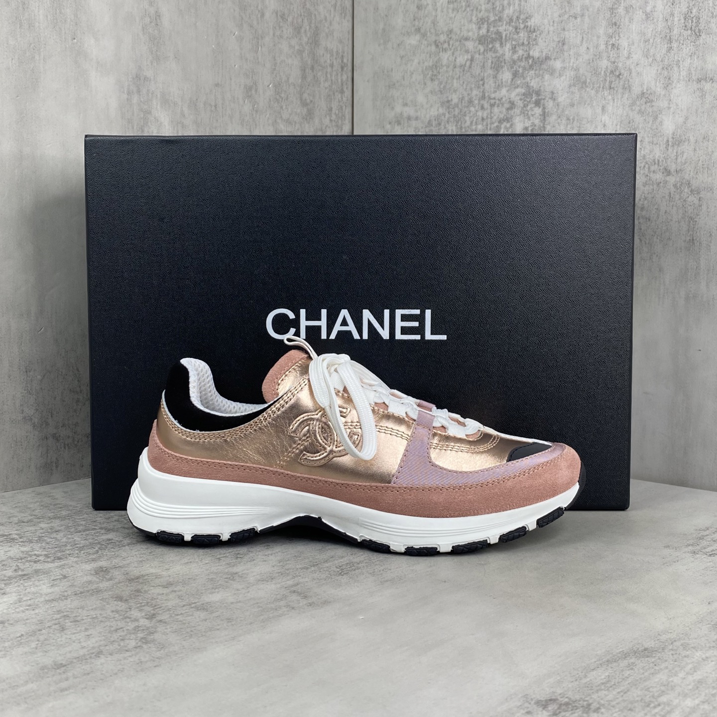 CHANEL color-blocked platform casual sneakers - Image 7