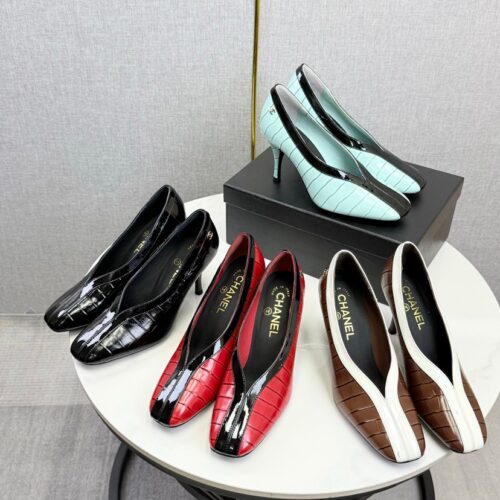 CHANEL crocodile-embossed V-neck stiletto heels