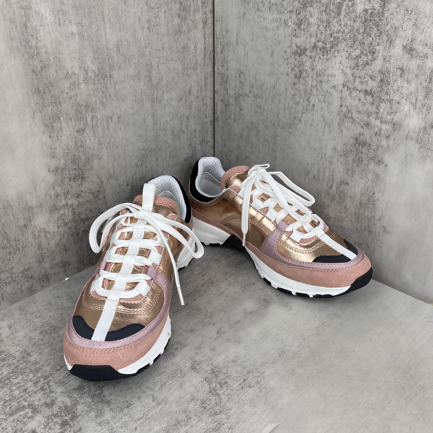 CHANEL color-blocked platform casual sneakers - Image 8