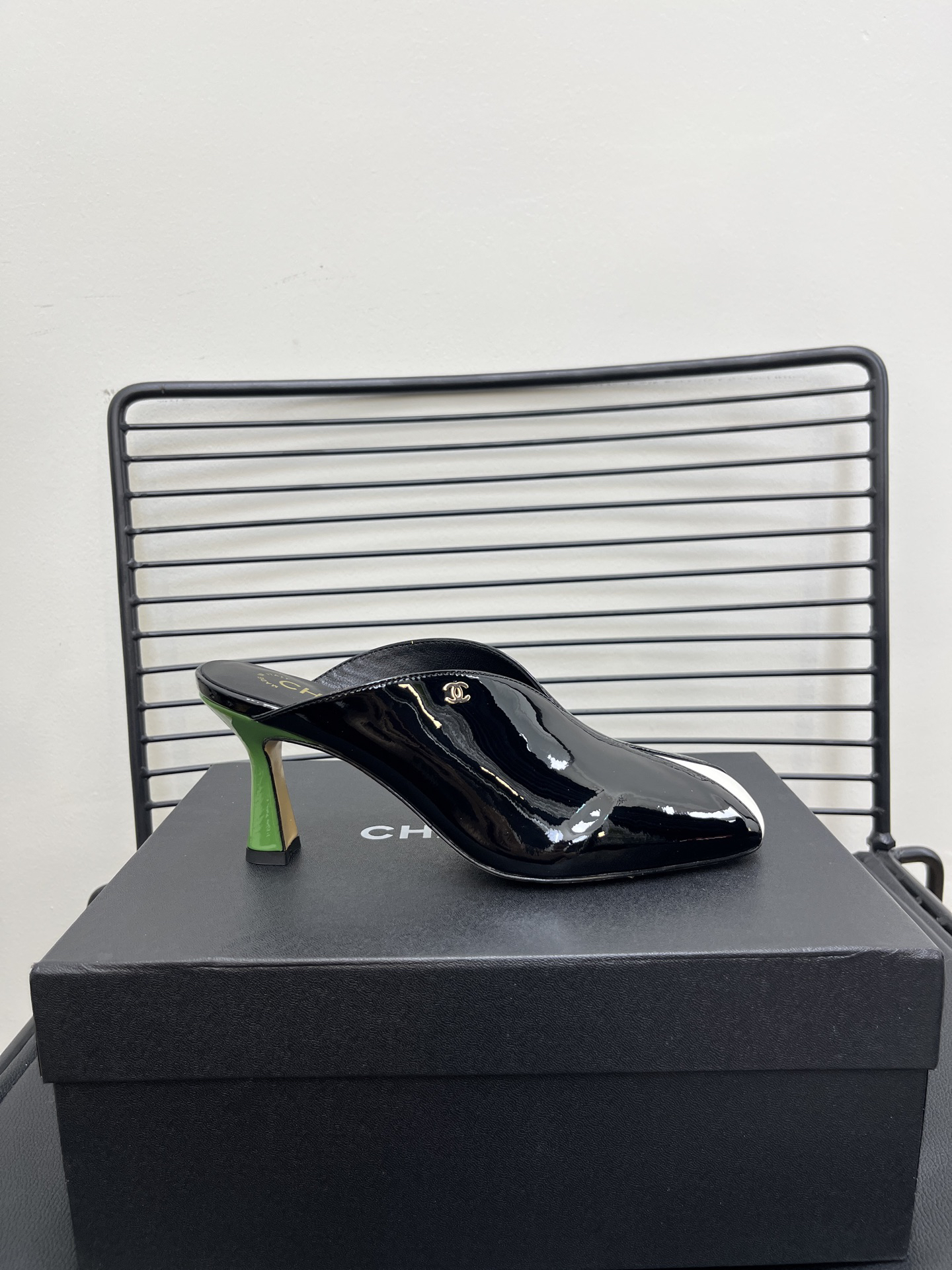 CHANEL color-blocked square-toe stiletto mule sandals - Image 4