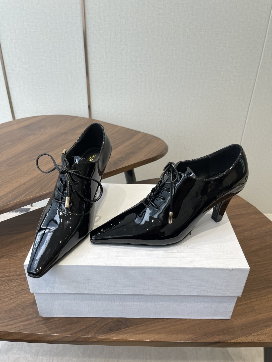 CELINE patent leather pointed-toe lace-up Oxford shoes