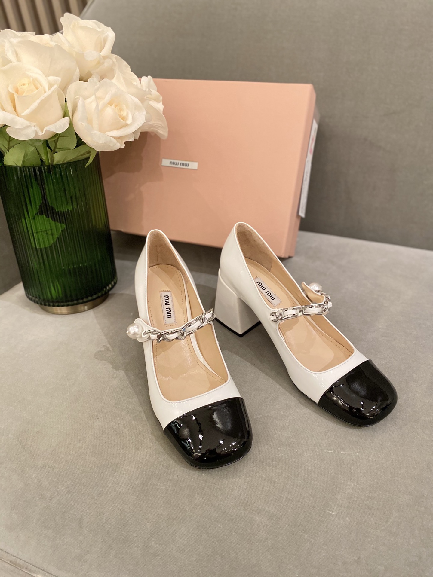 Miu Miu color-blocked pearl chain Mary Jane chunky heels - Image 4