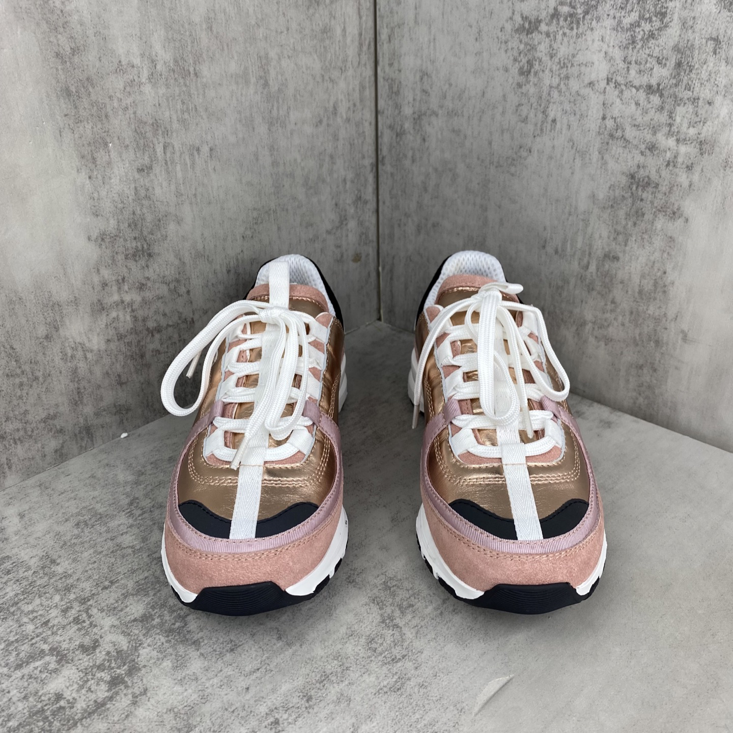 CHANEL color-blocked platform casual sneakers - Image 11