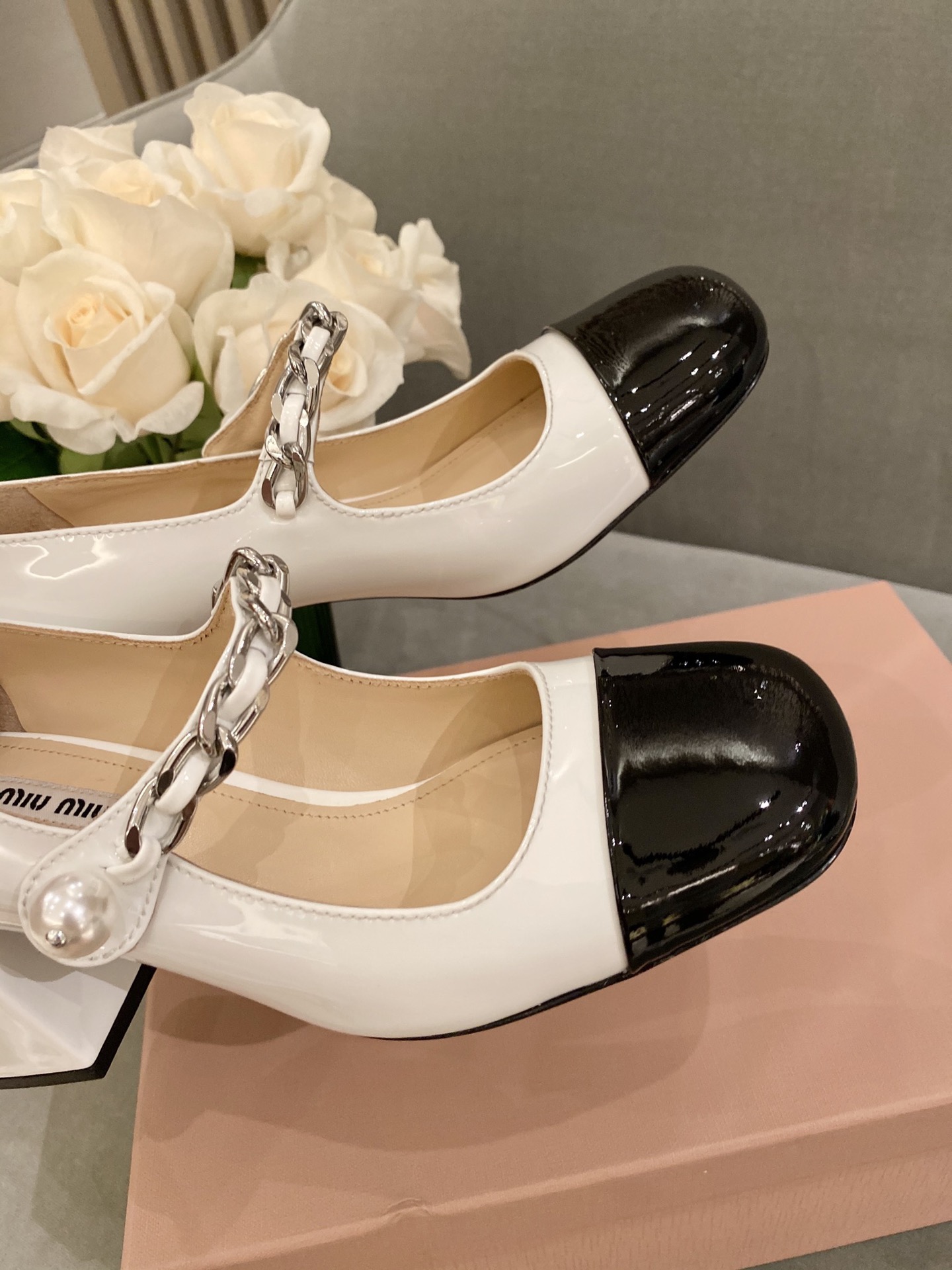 Miu Miu color-blocked pearl chain Mary Jane chunky heels - Image 5